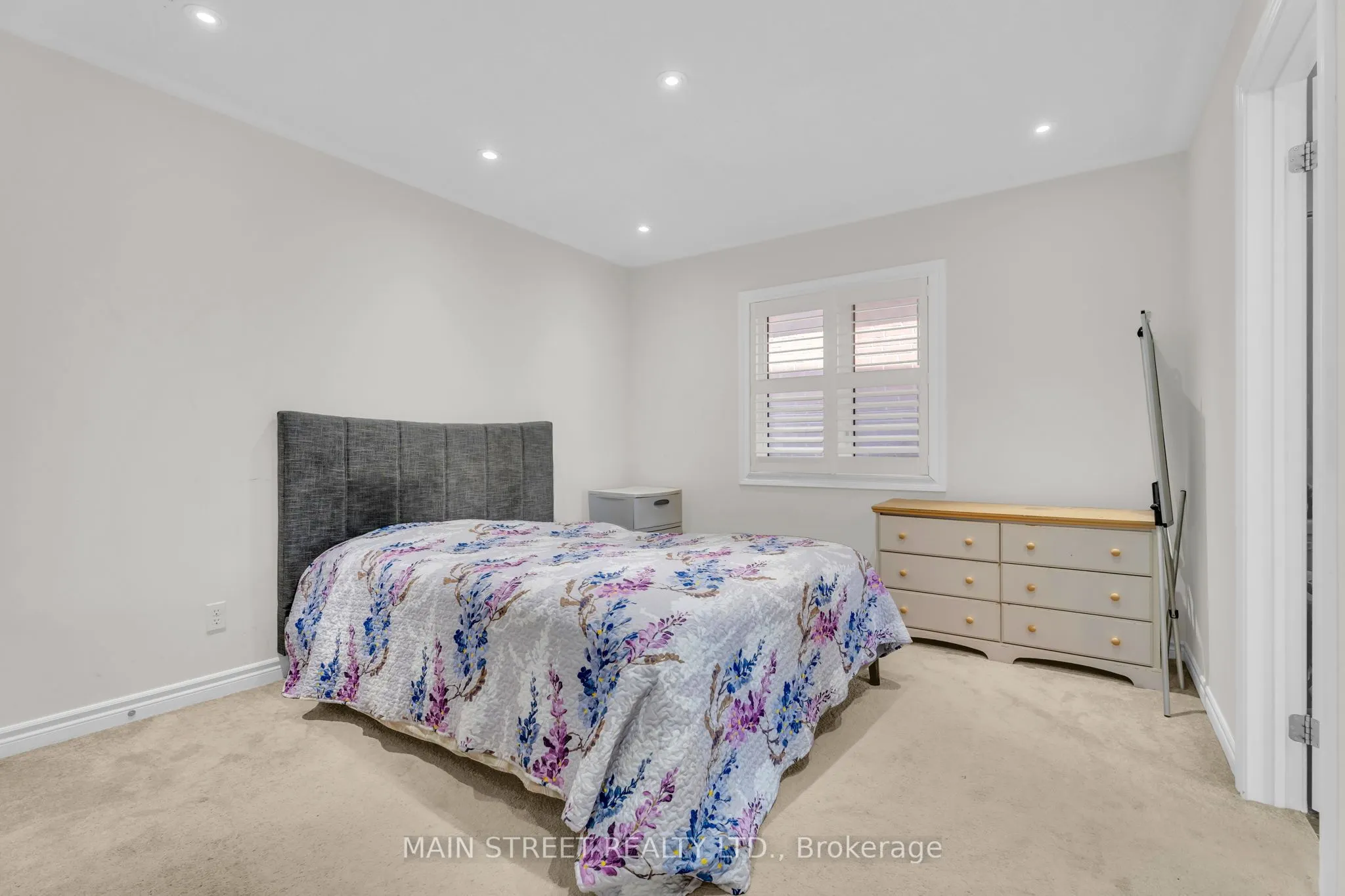 6 Leaden Hall Drive