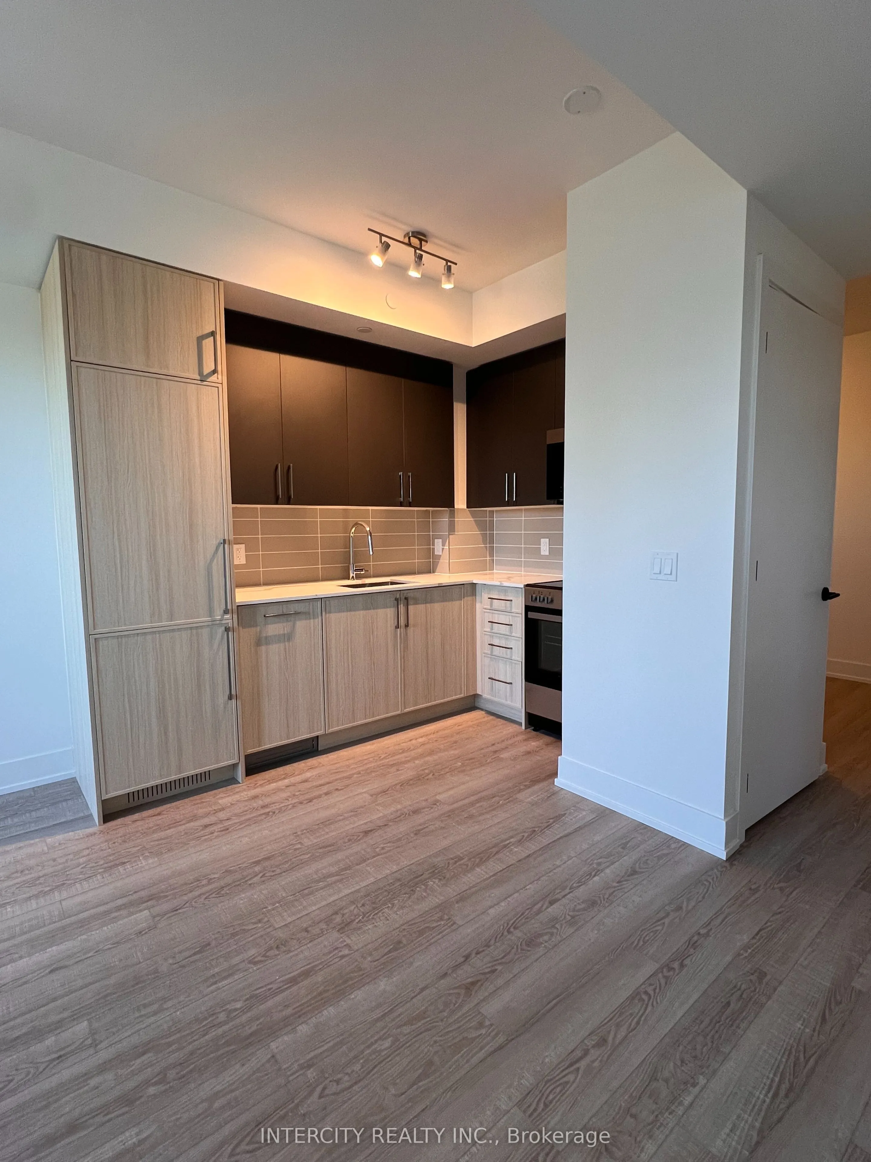 2075 King Road, #426