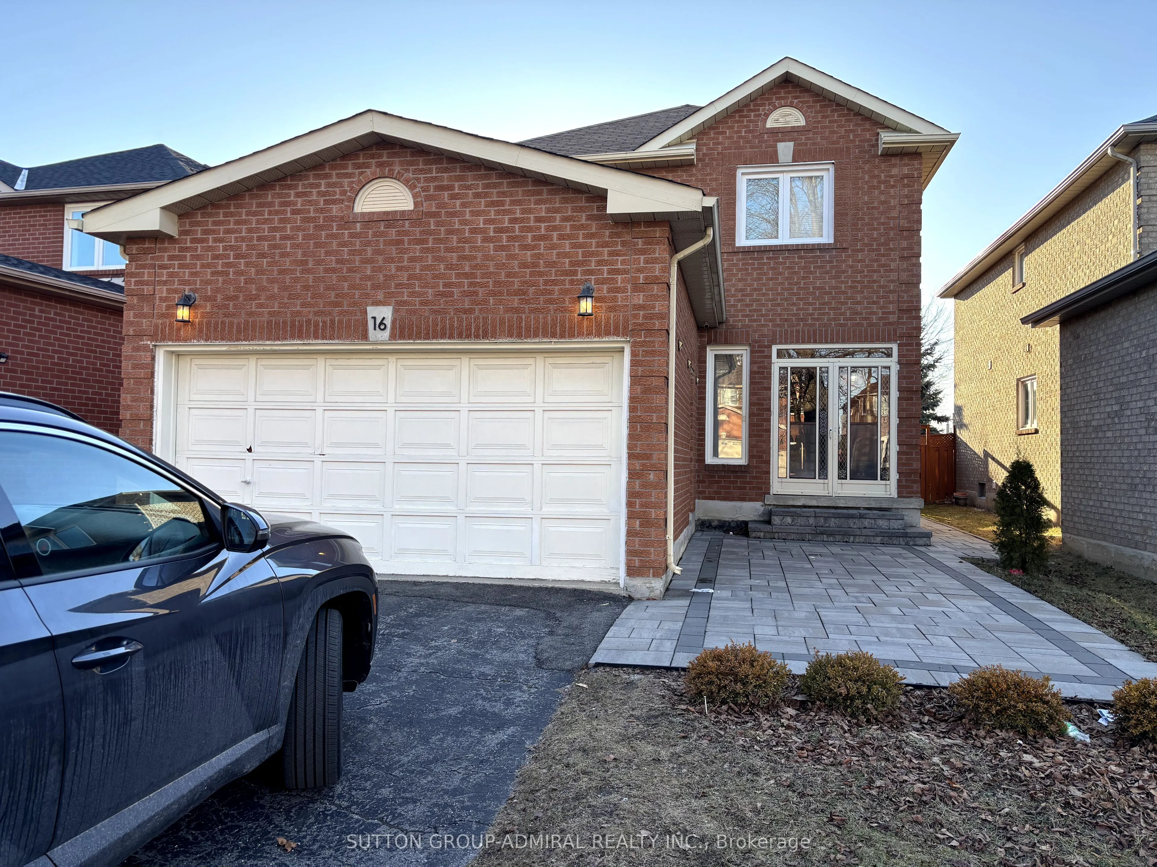 16 Glenbury Drive N