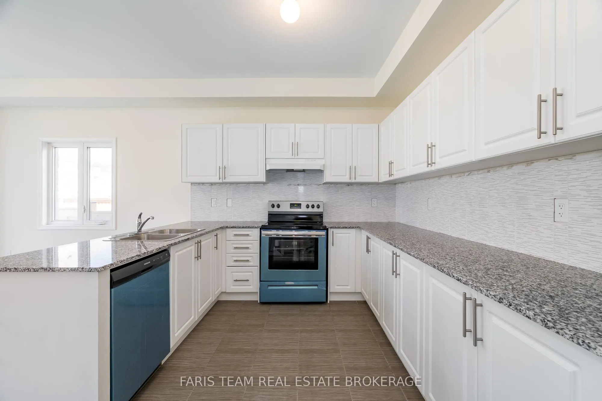 6 Cliff Thompson Court