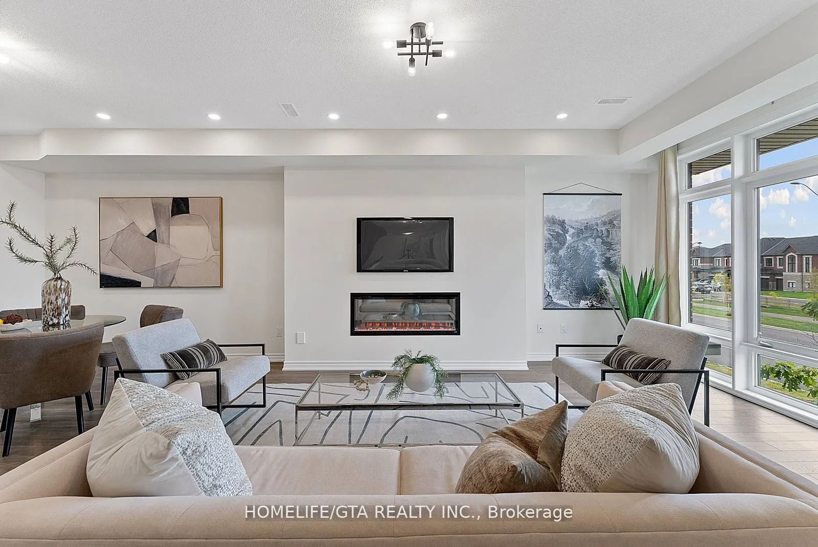 7 Holyrood Crescent