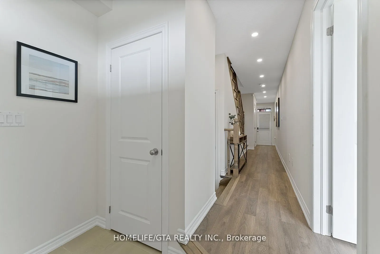 7 Holyrood Crescent