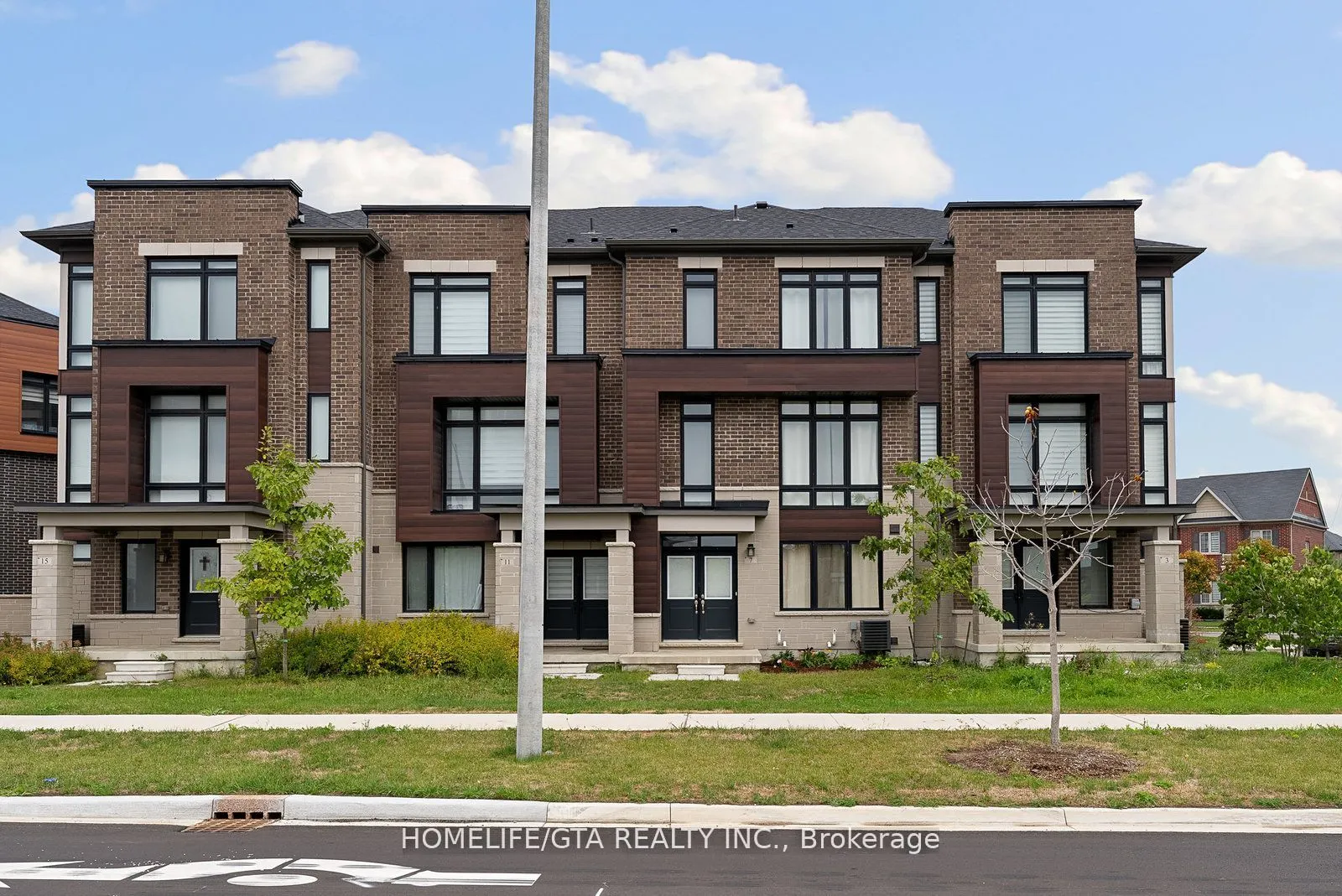 7 Holyrood Crescent