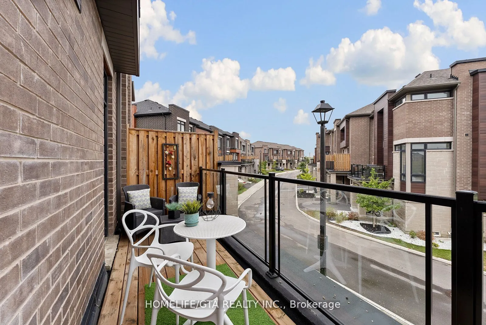 7 Holyrood Crescent