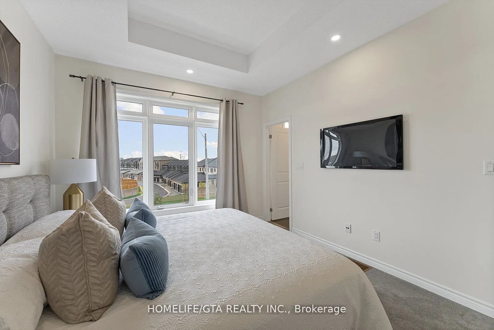 7 Holyrood Crescent