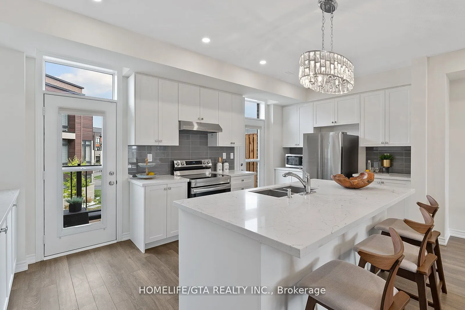 7 Holyrood Crescent