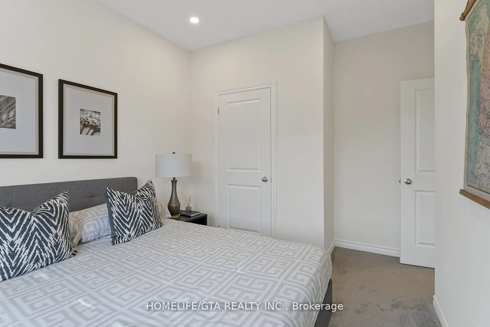 7 Holyrood Crescent