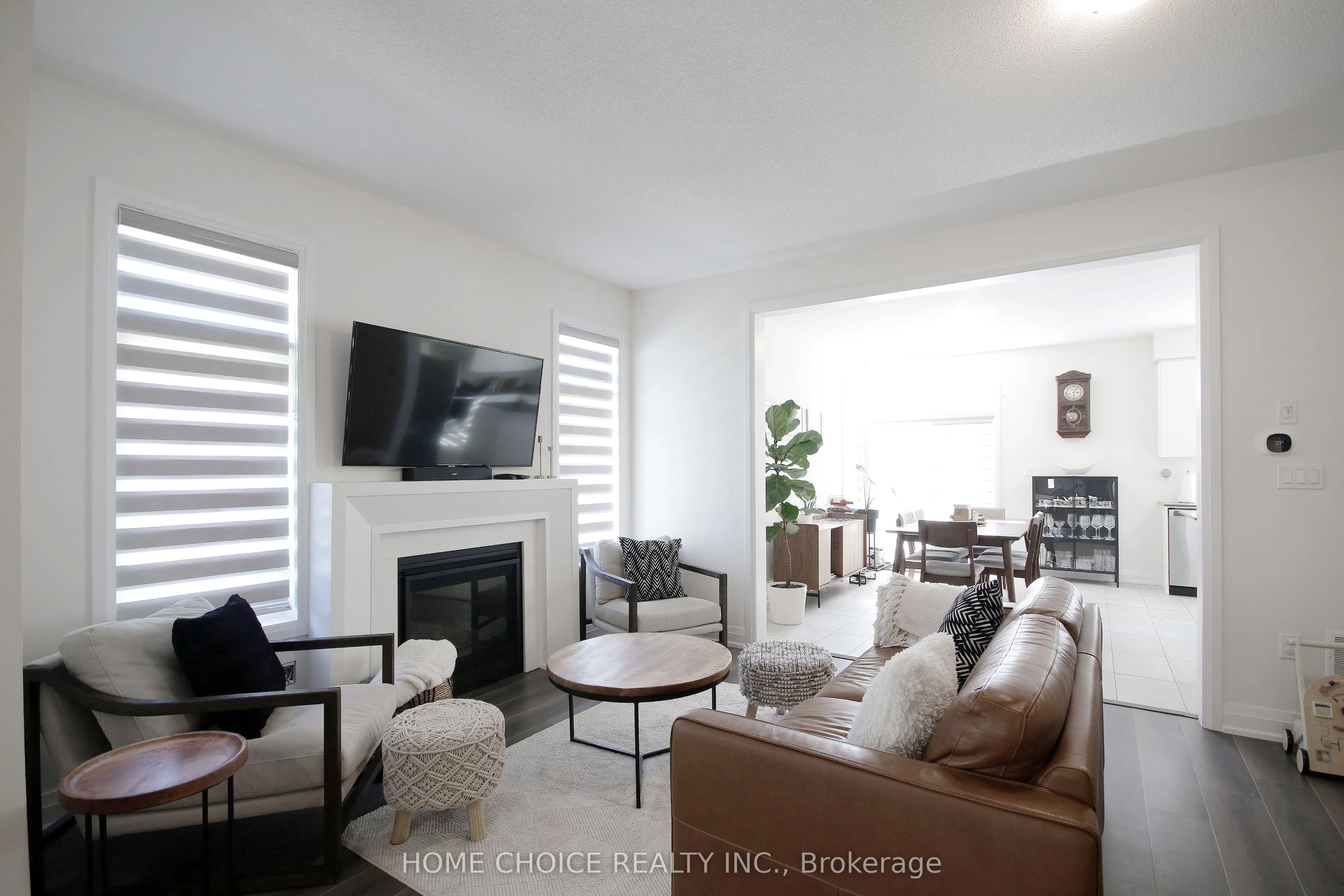 32 Ferragine Crescent