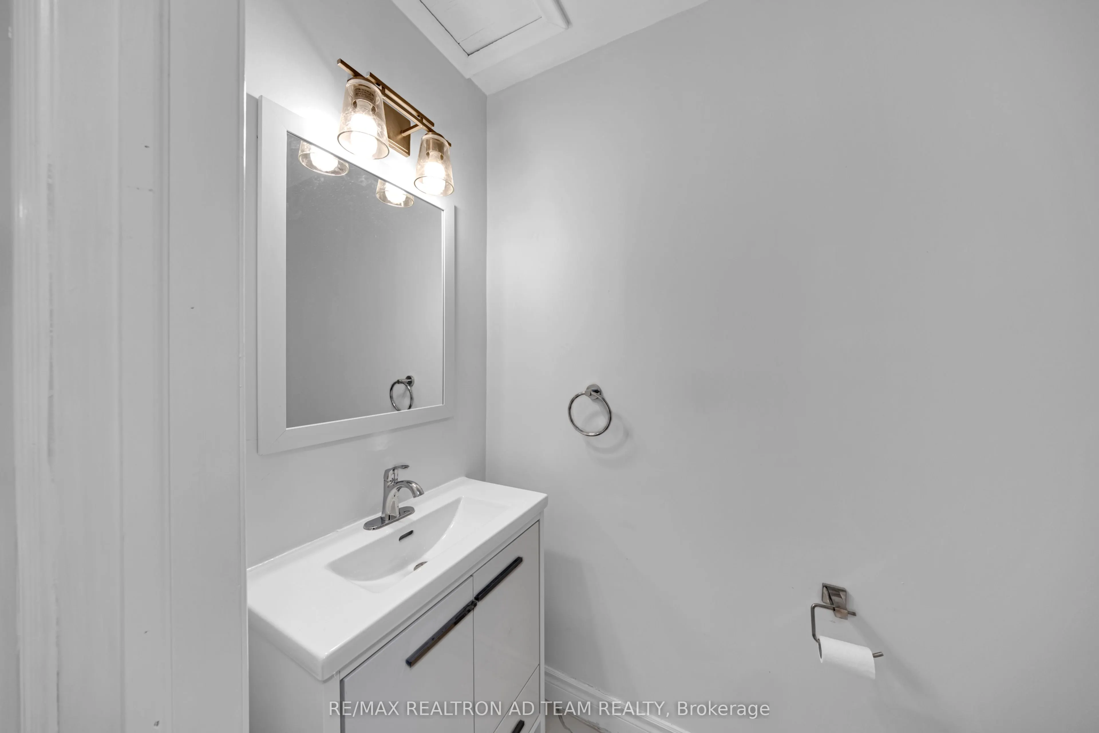 18 Windridge Drive, #Main