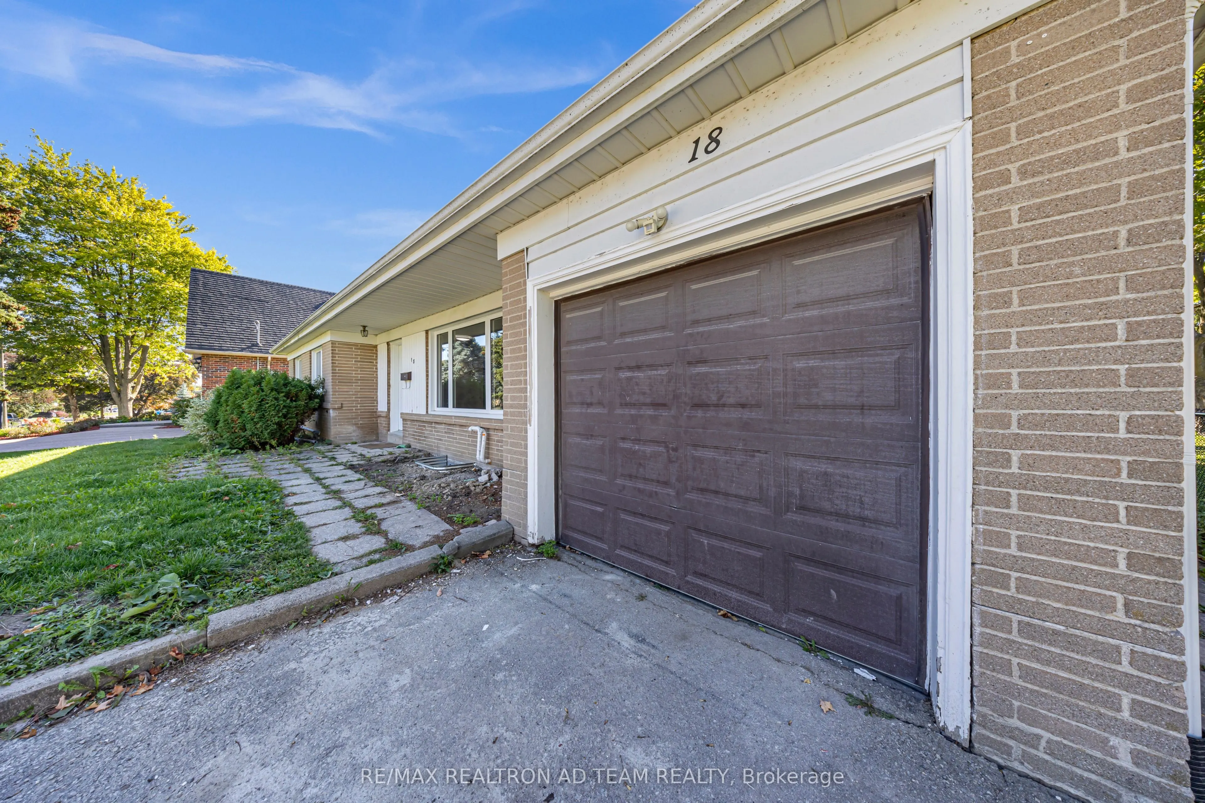 18 Windridge Drive, #Main