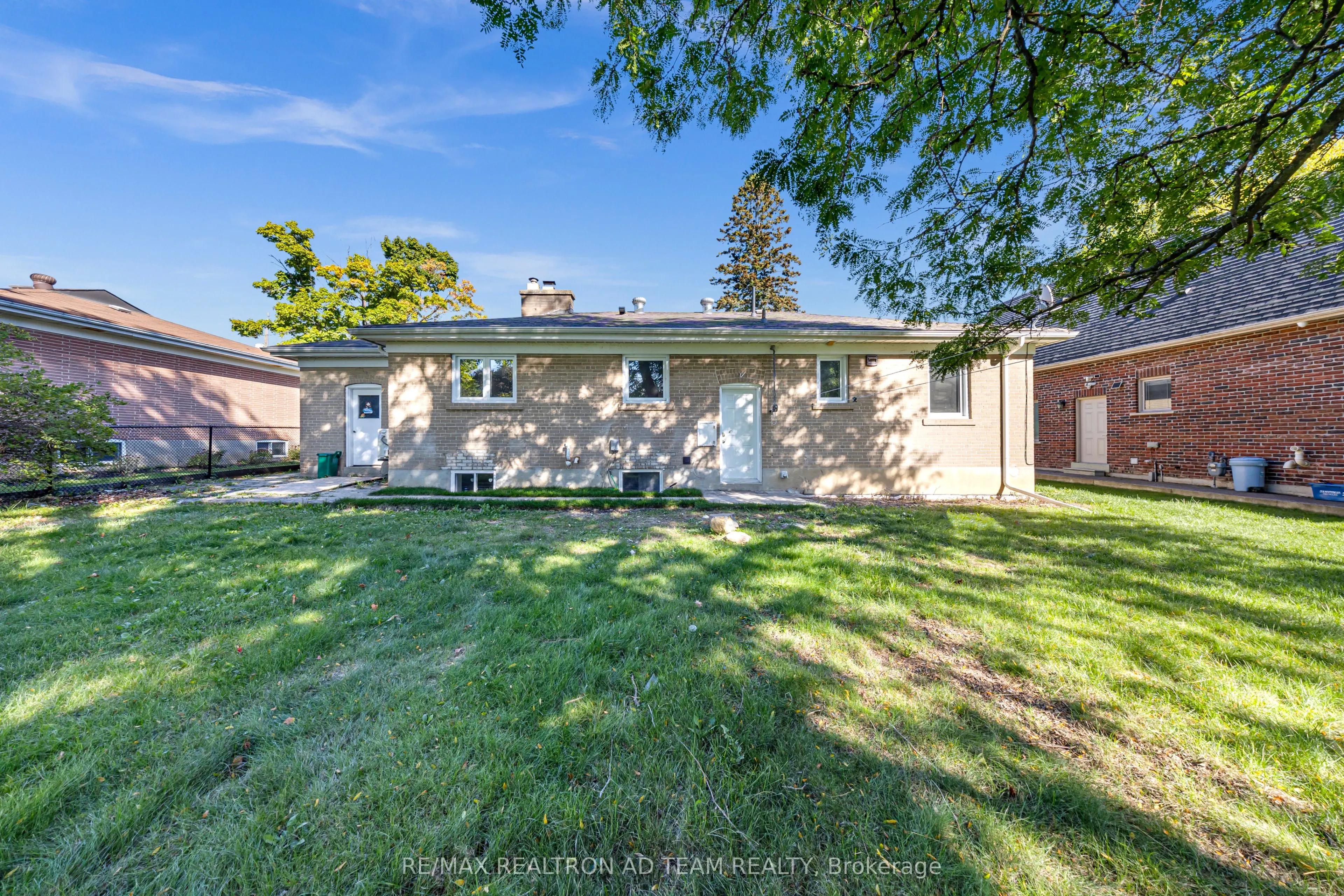 18 Windridge Drive, #Main