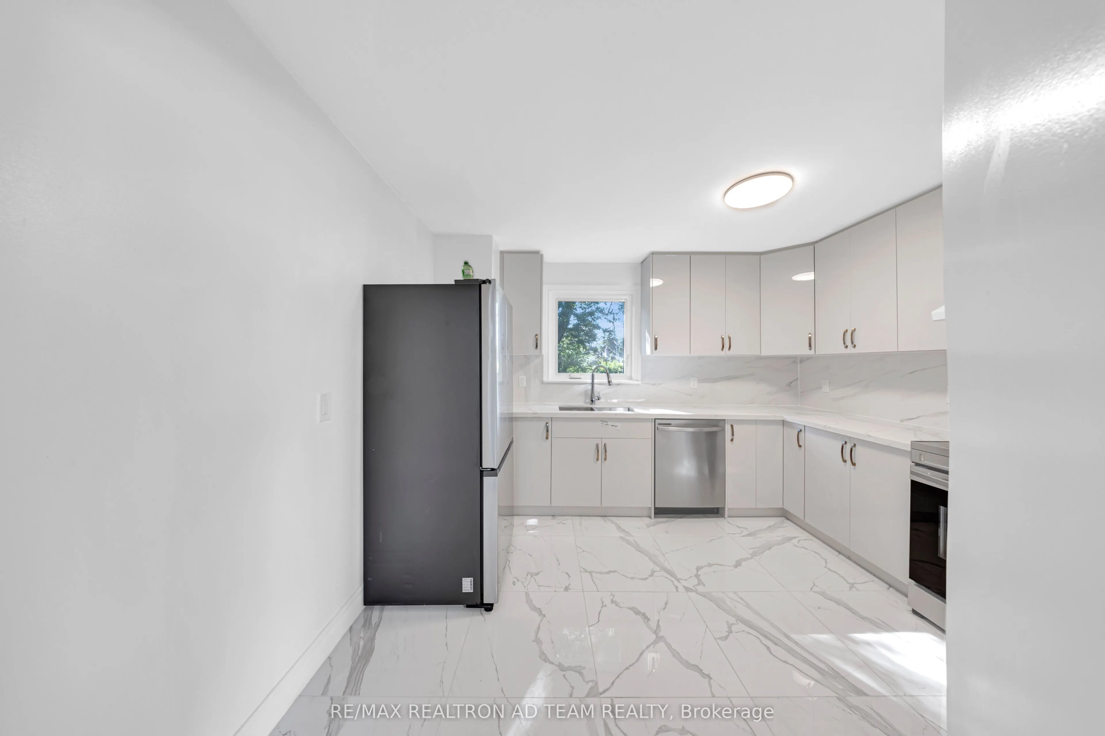 18 Windridge Drive, #Main