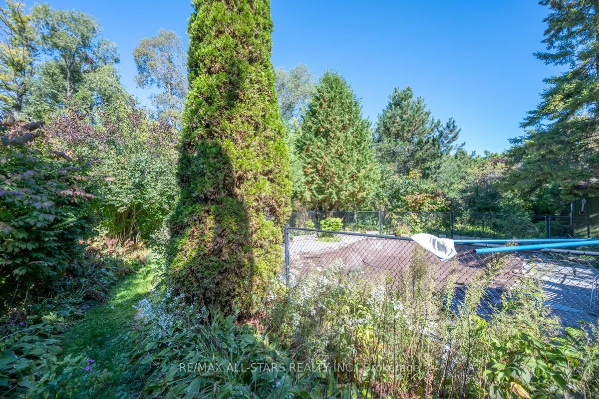40 Riverglen Drive