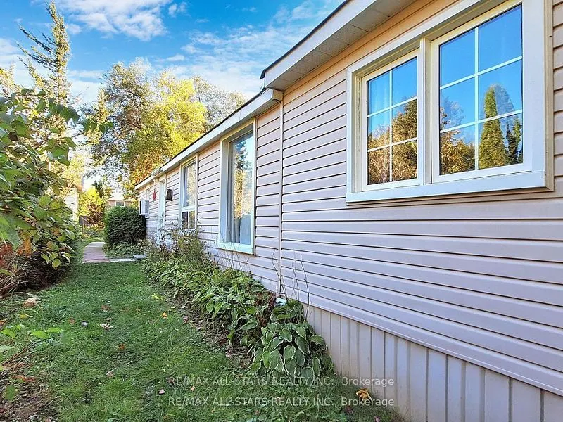 40 Riverglen Drive