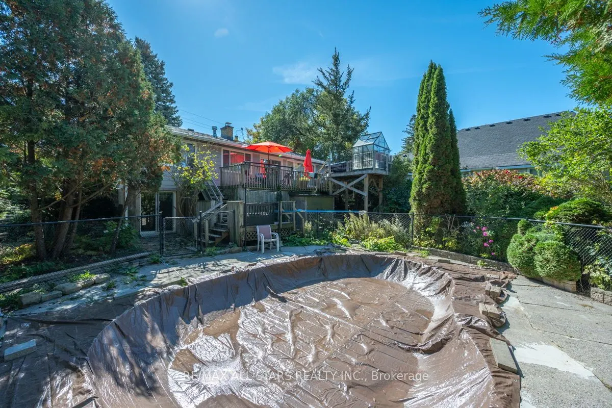 40 Riverglen Drive