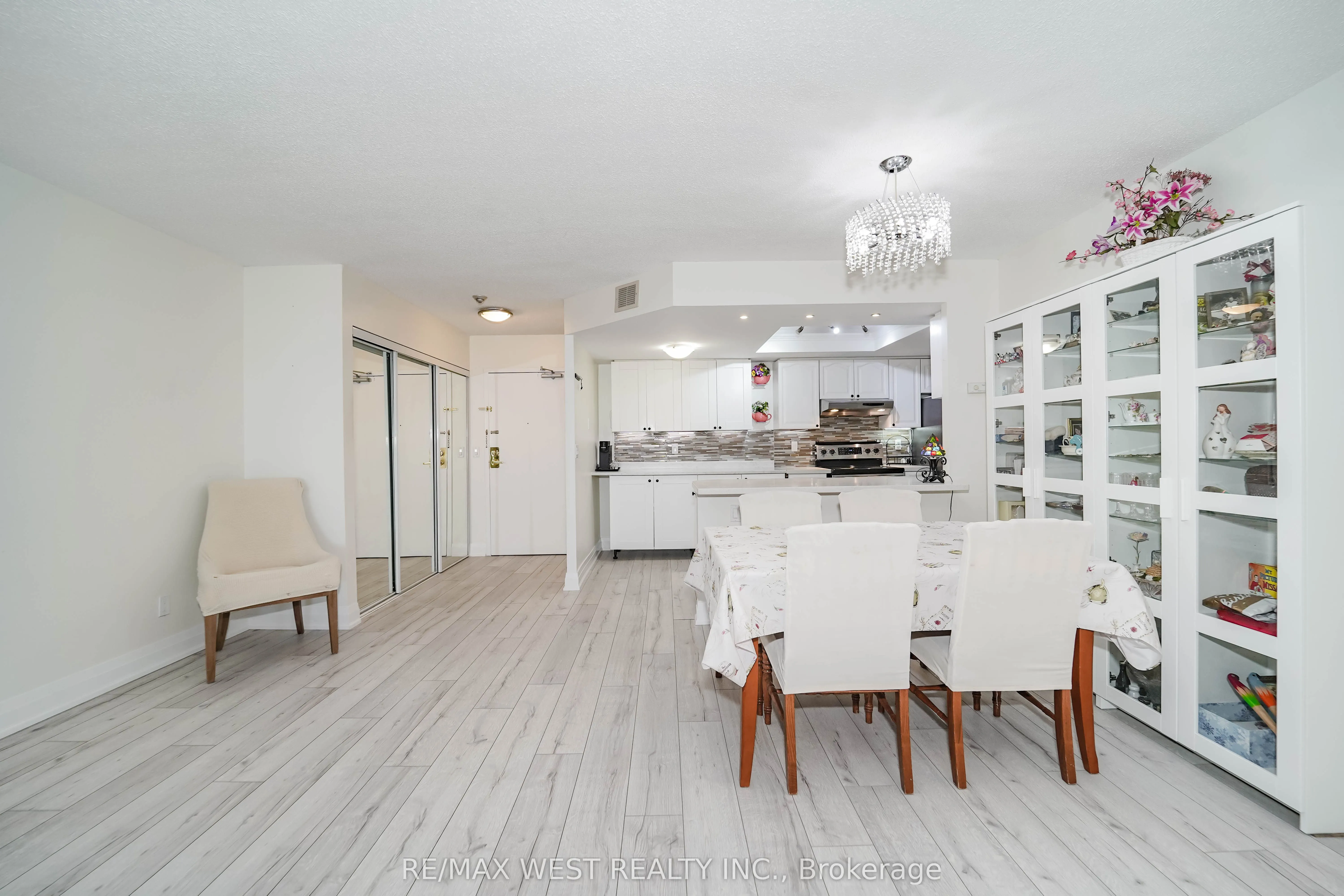 33 Weldrick Road E, #501