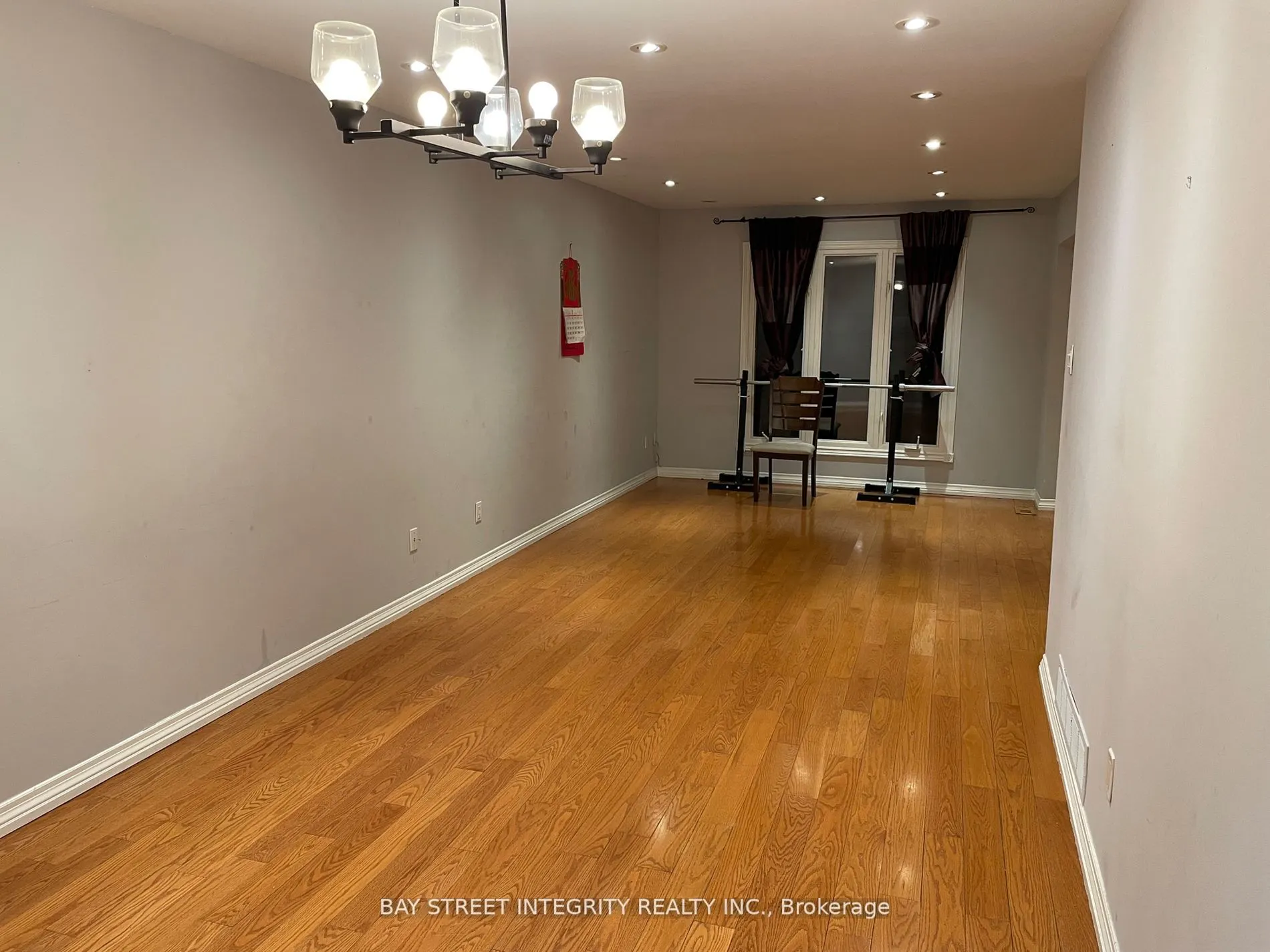 9 Forbes Crescent, #Main
