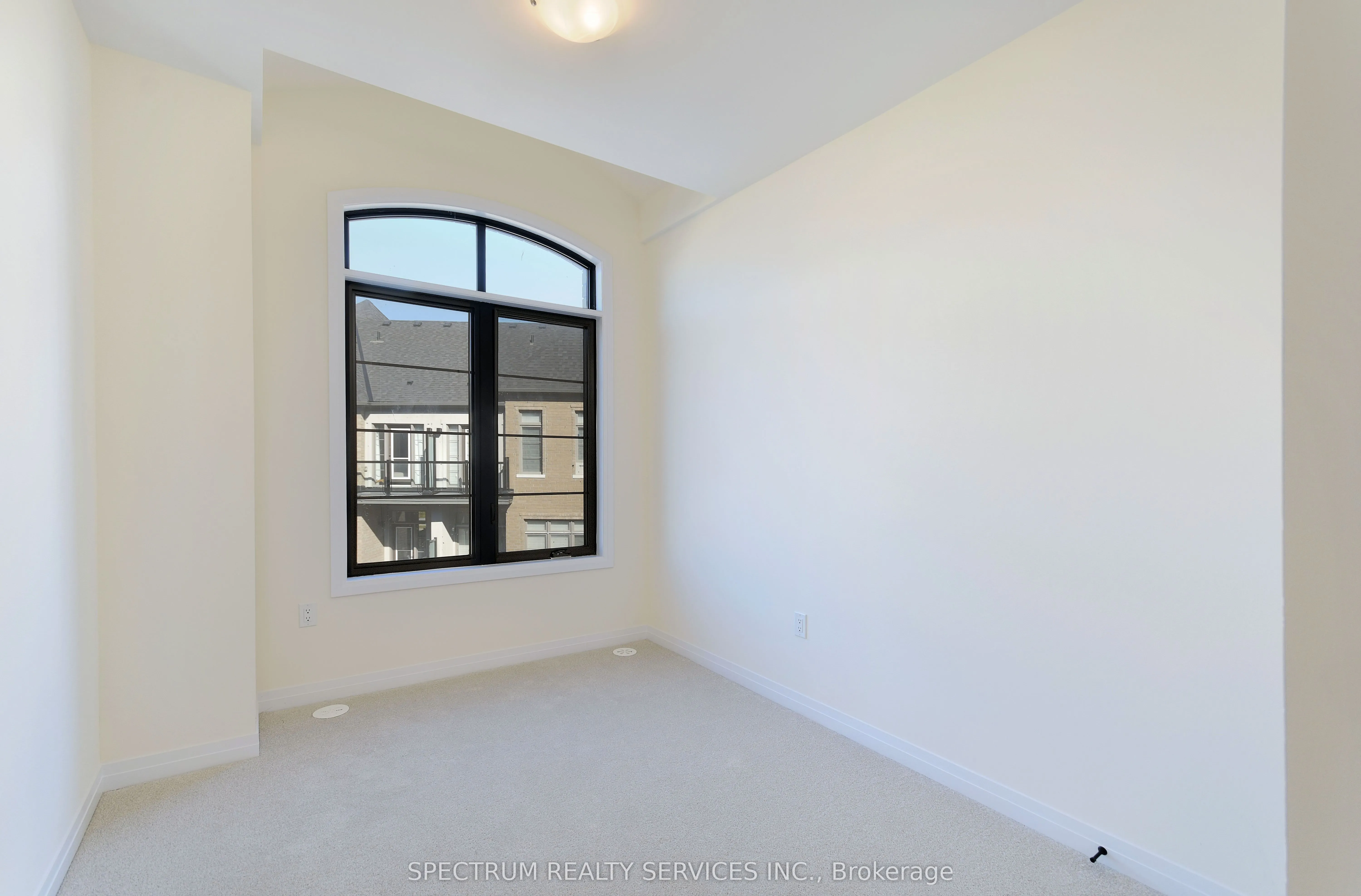 35 De La Roche Drive