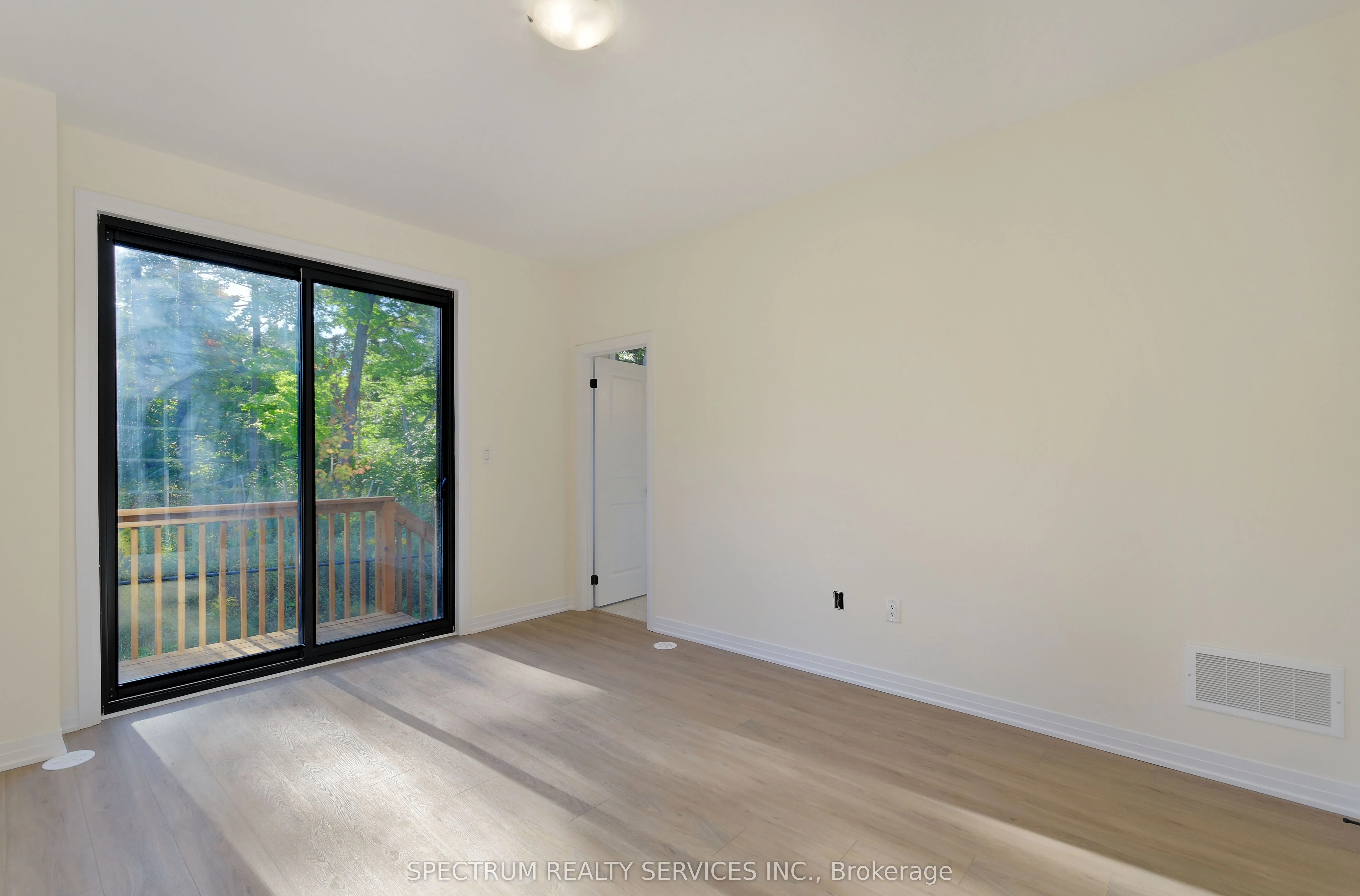 35 De La Roche Drive