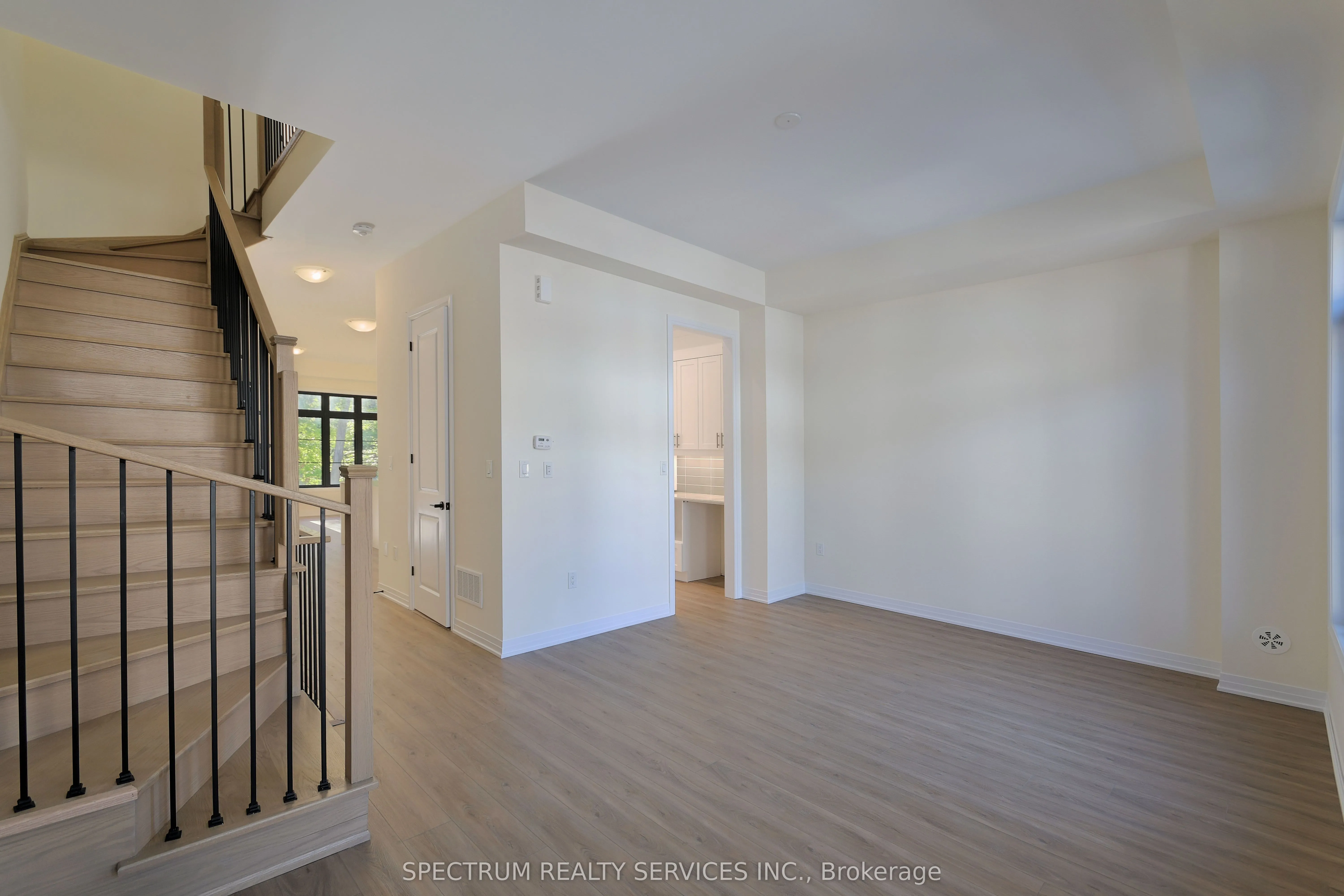 35 De La Roche Drive