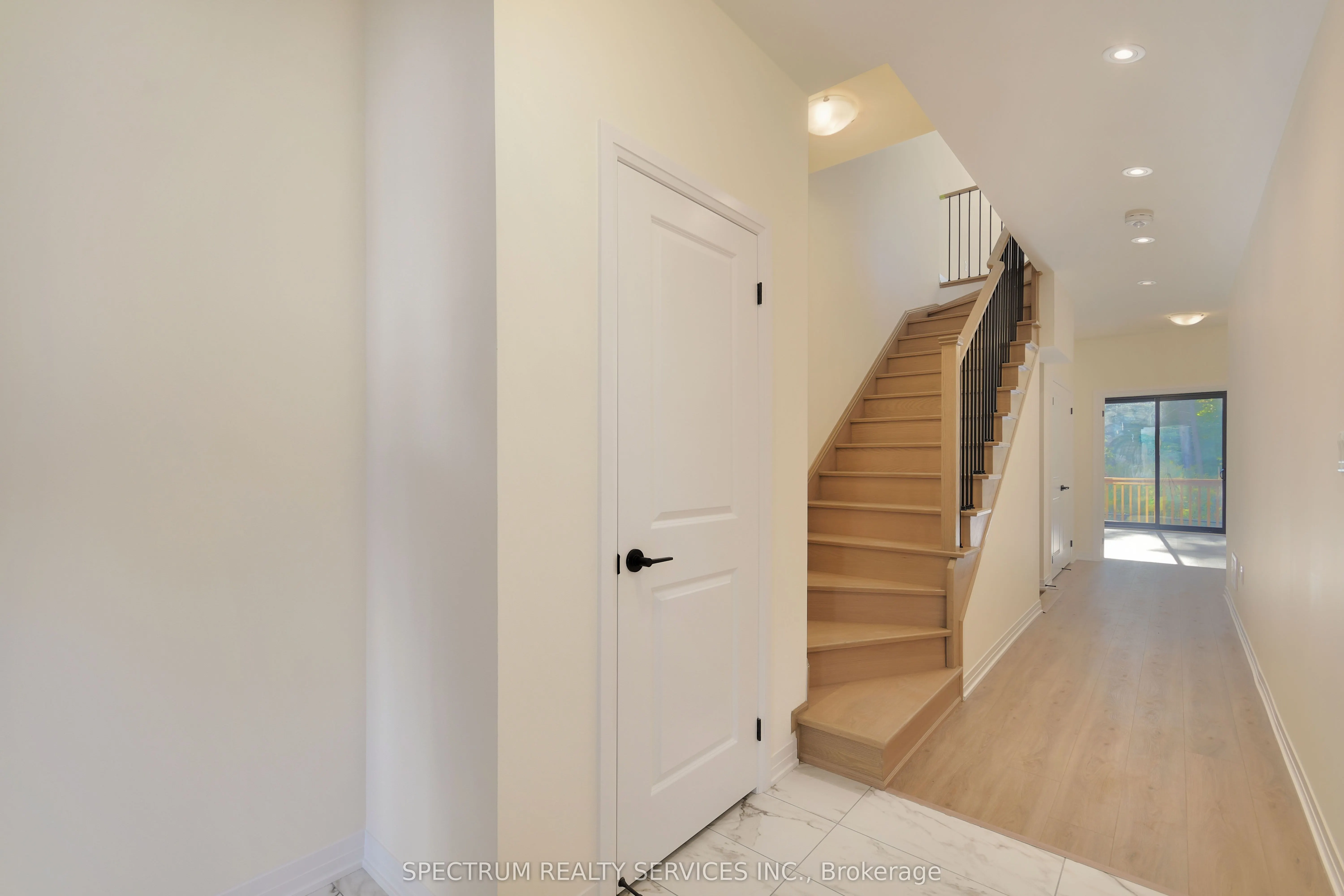 35 De La Roche Drive
