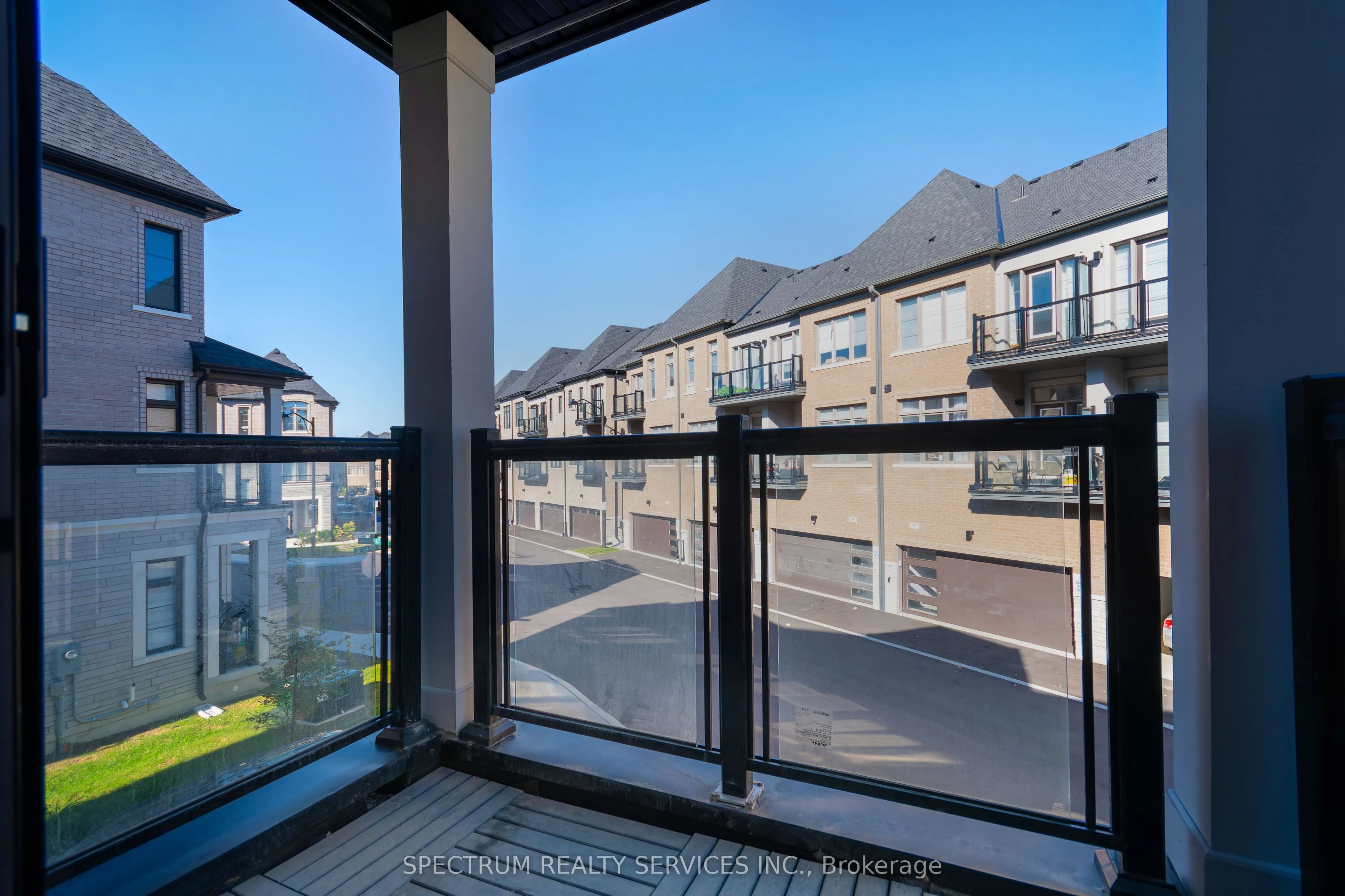 35 De La Roche Drive
