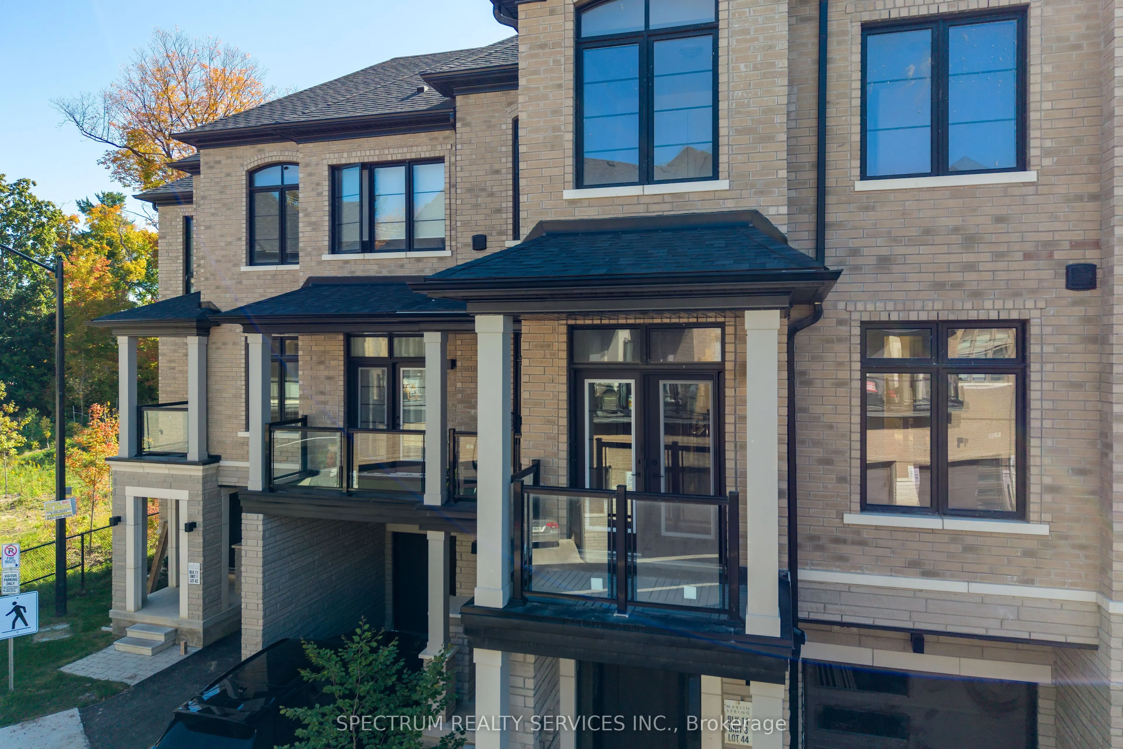 35 De La Roche Drive