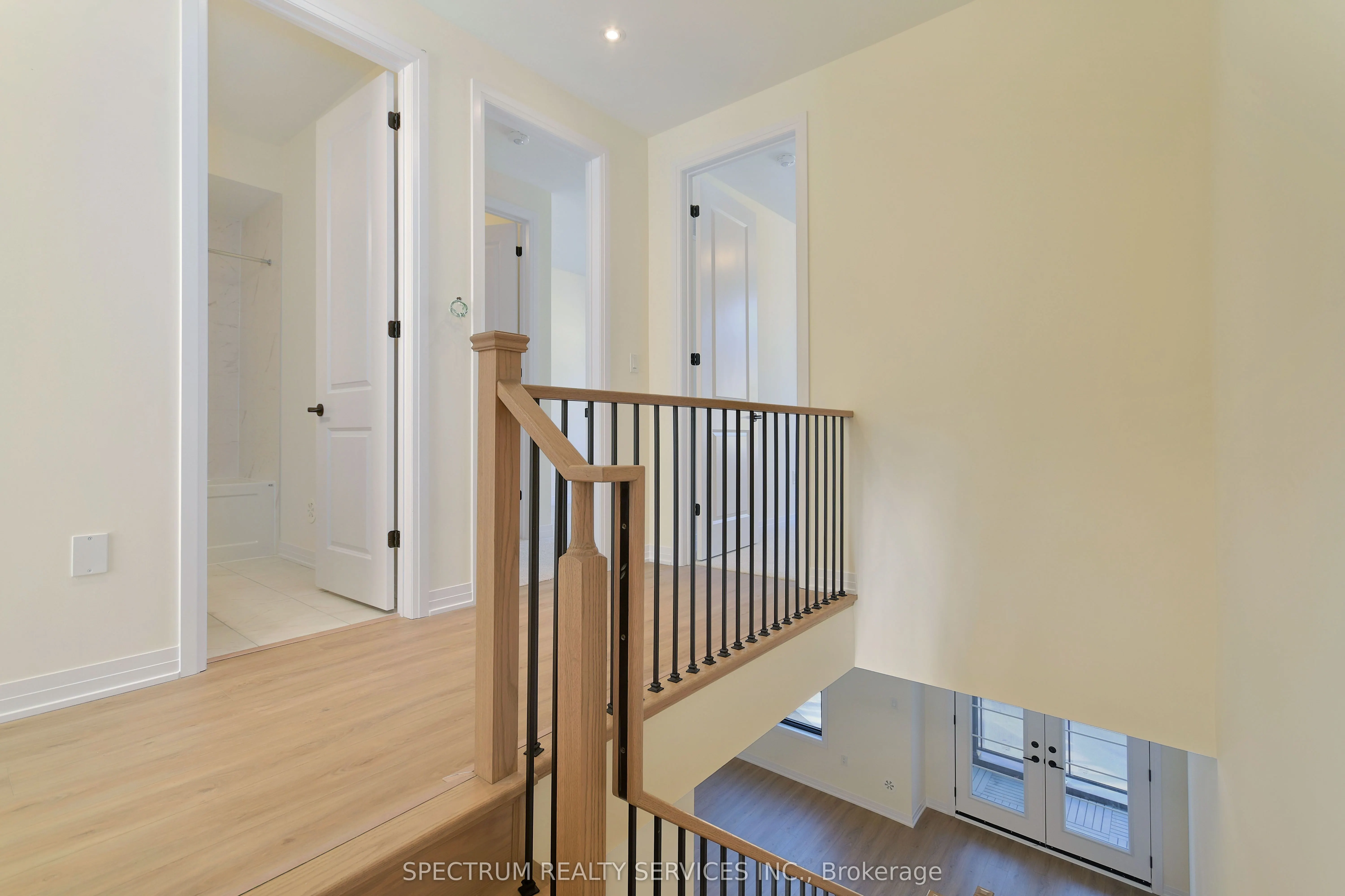 35 De La Roche Drive