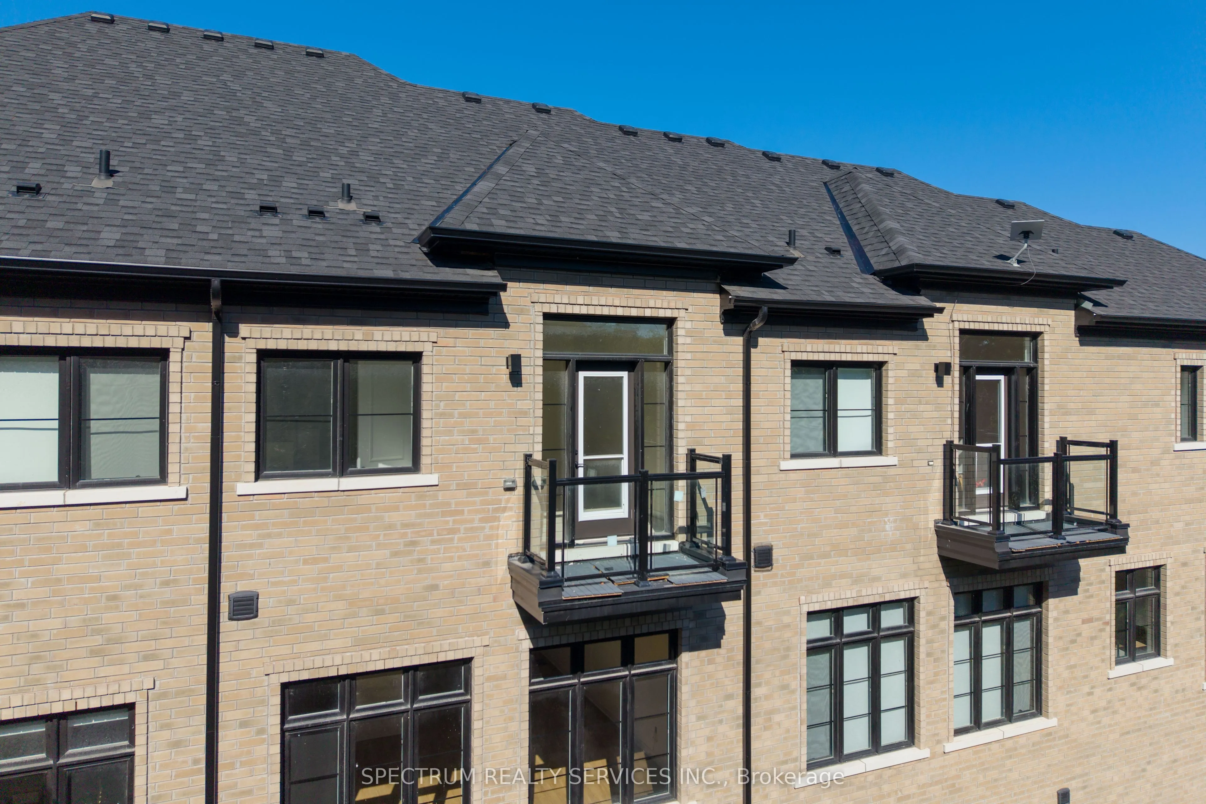 35 De La Roche Drive