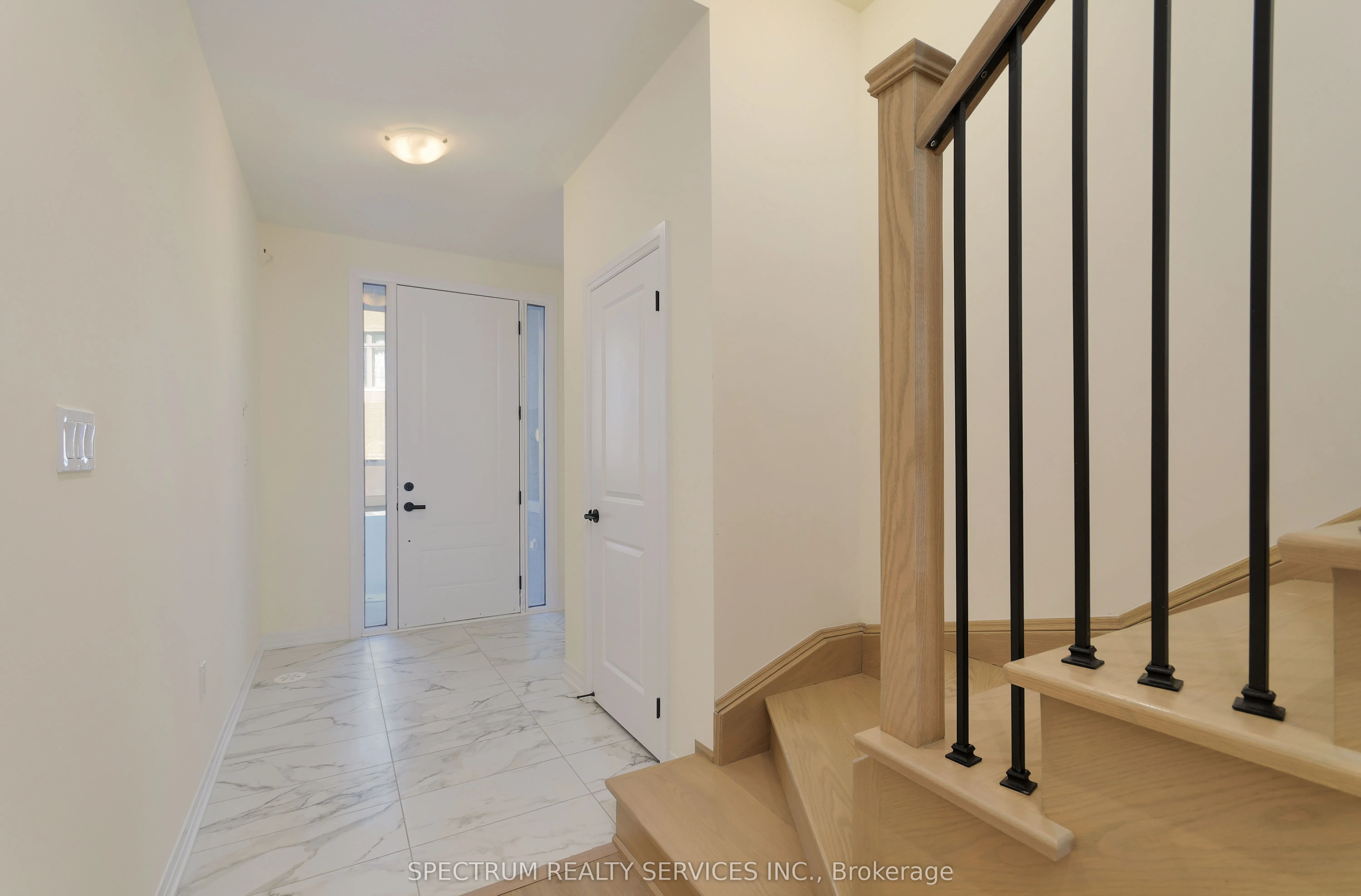 35 De La Roche Drive