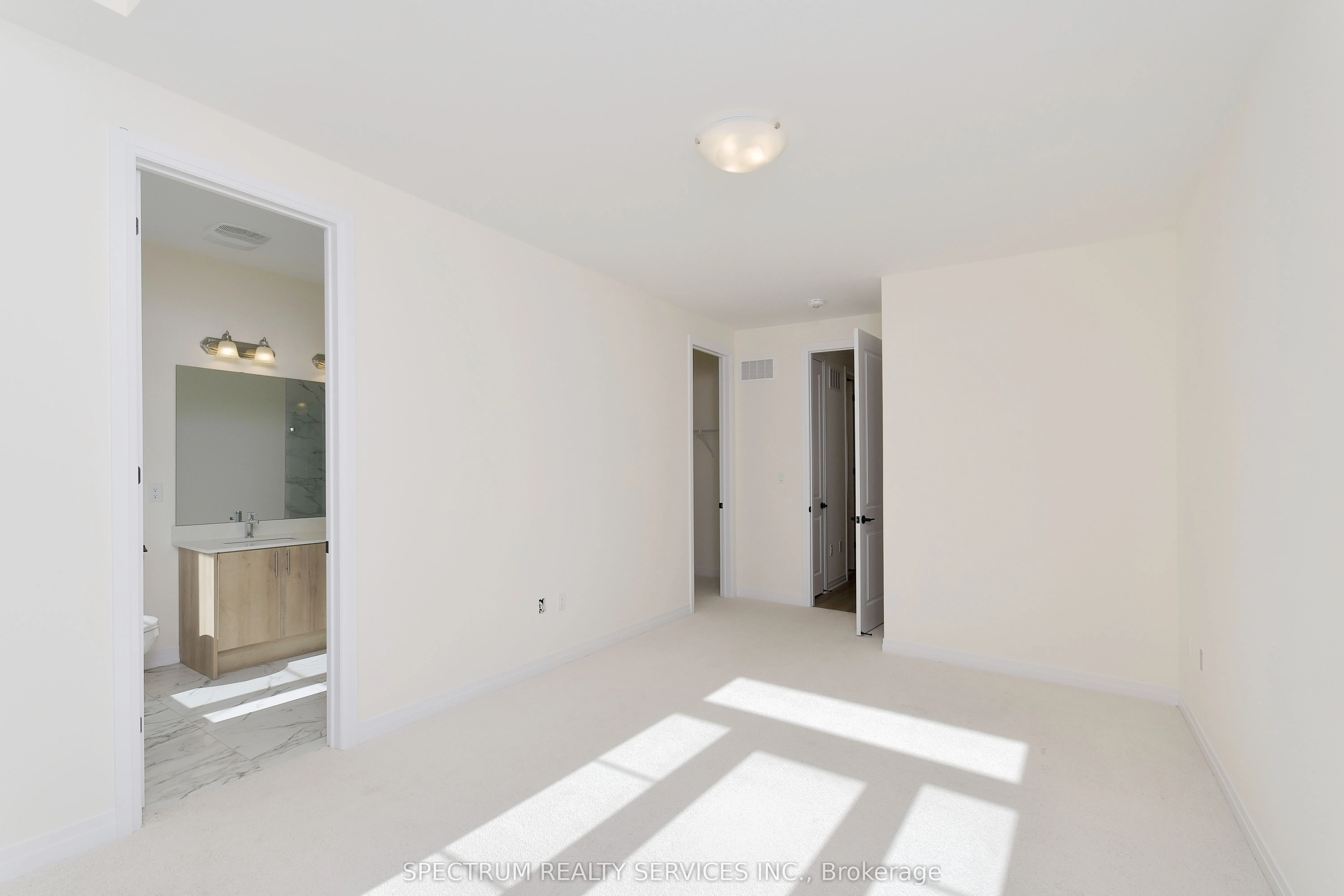 35 De La Roche Drive