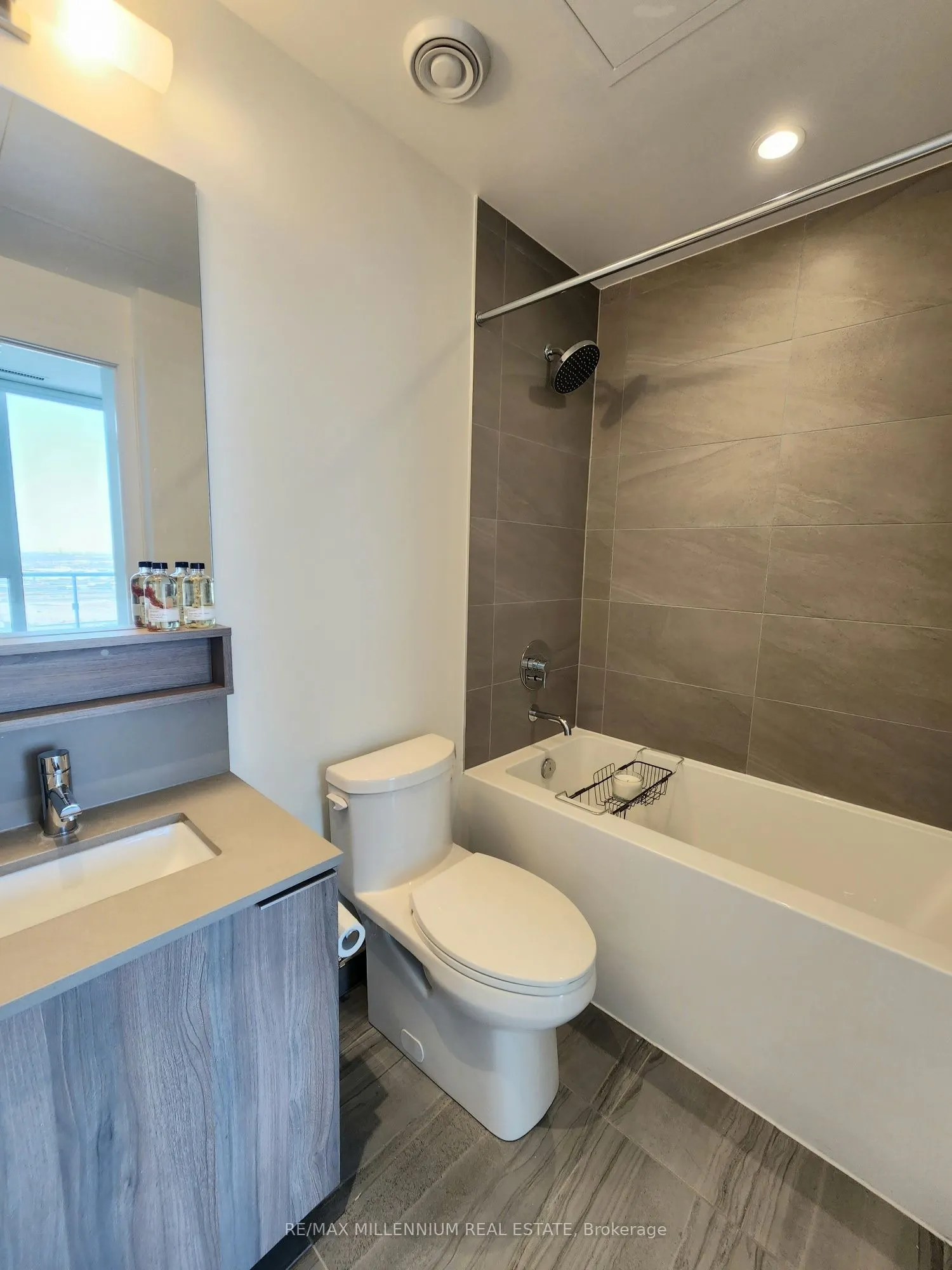 950 Portage Parkway, #3503
