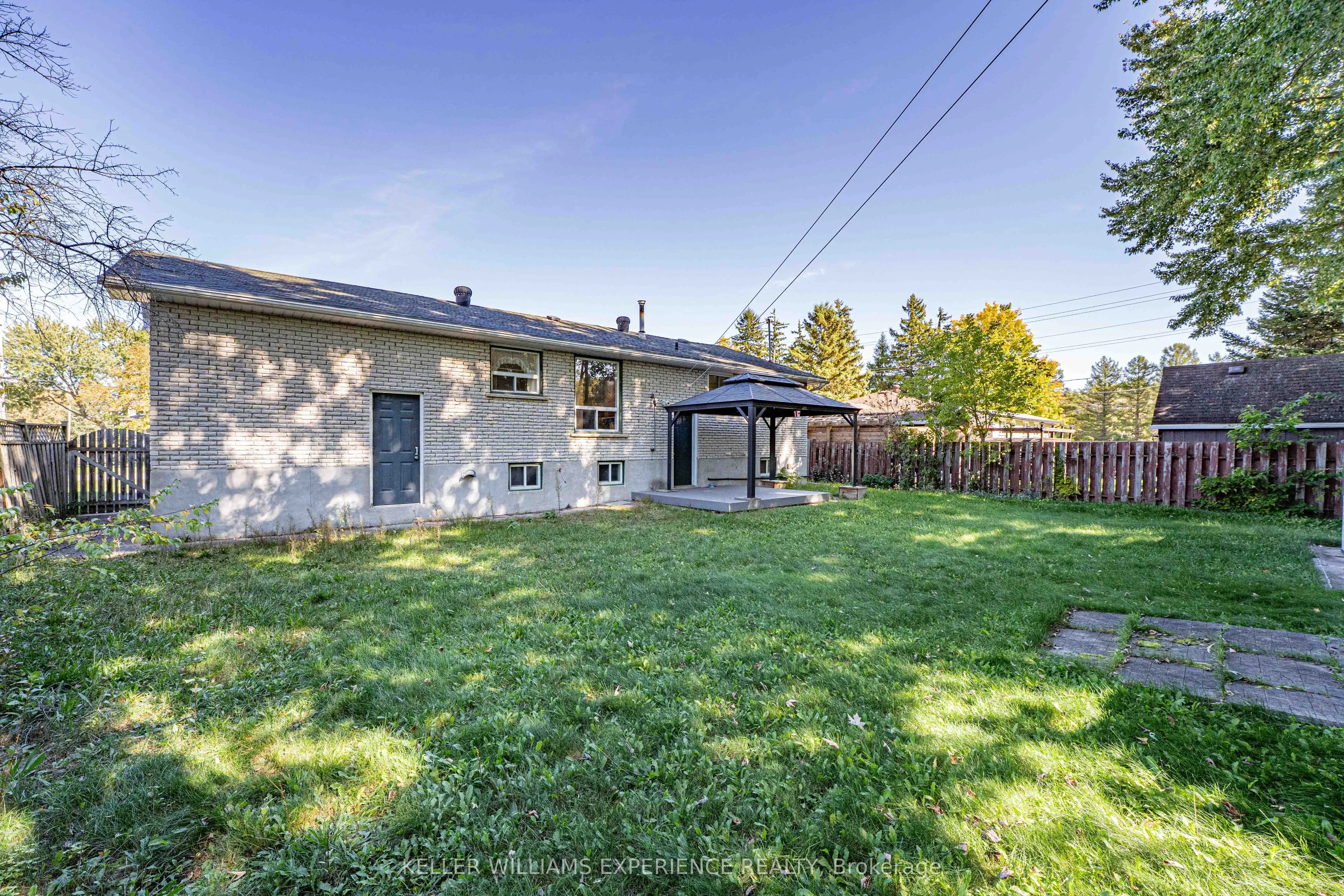 6 Sandsprings Crescent