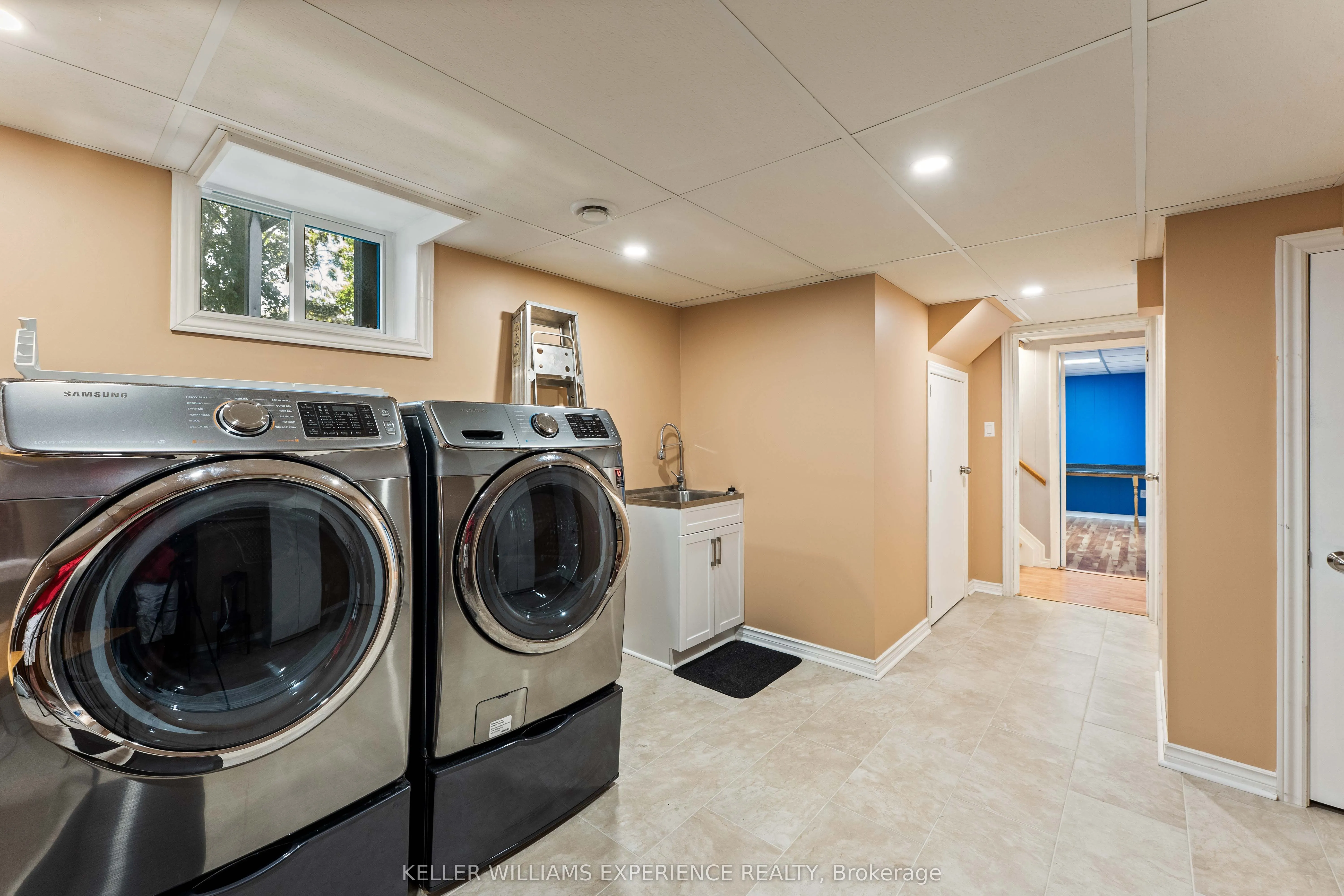 6 Sandsprings Crescent
