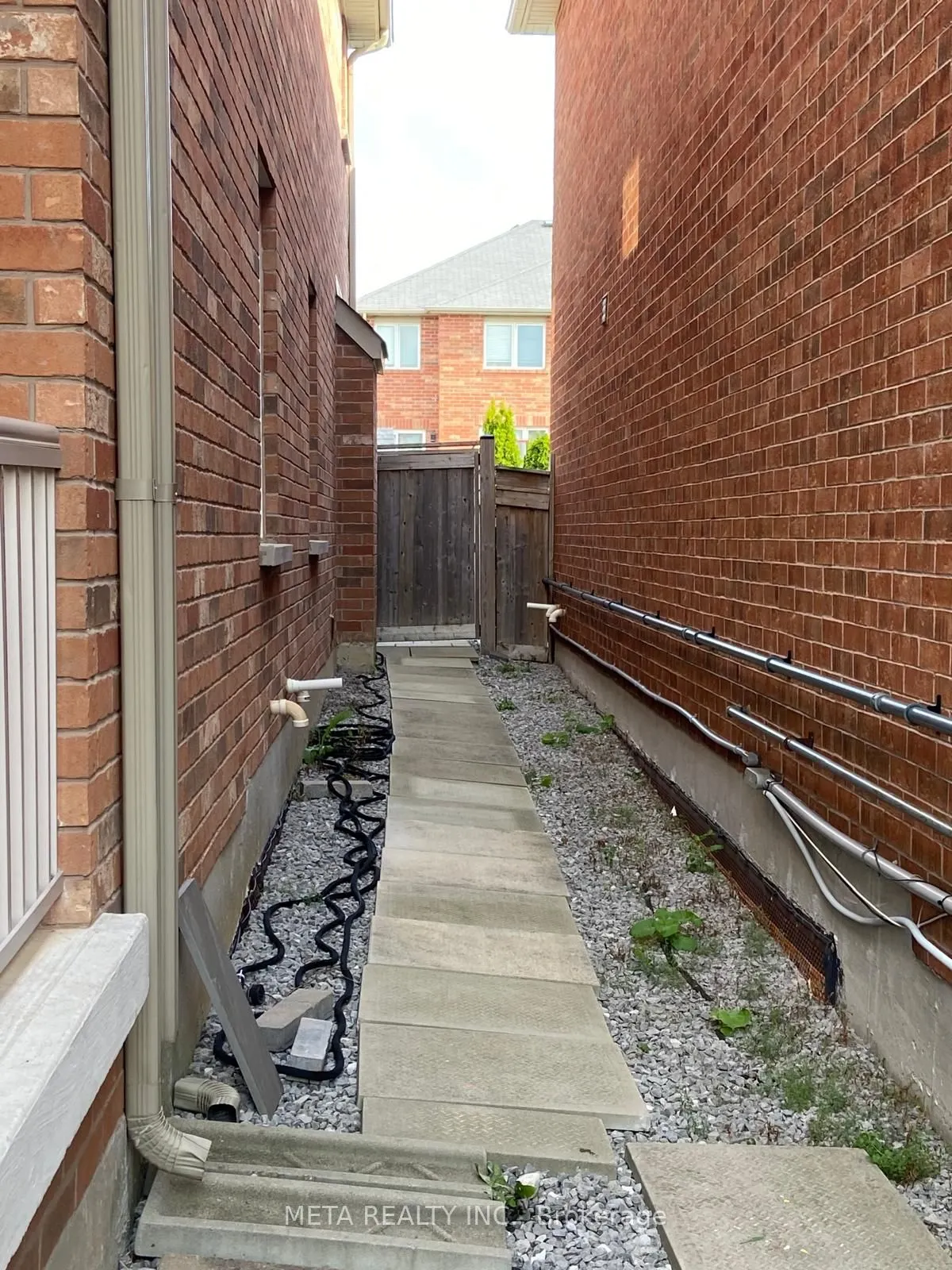 27 CORONET Street