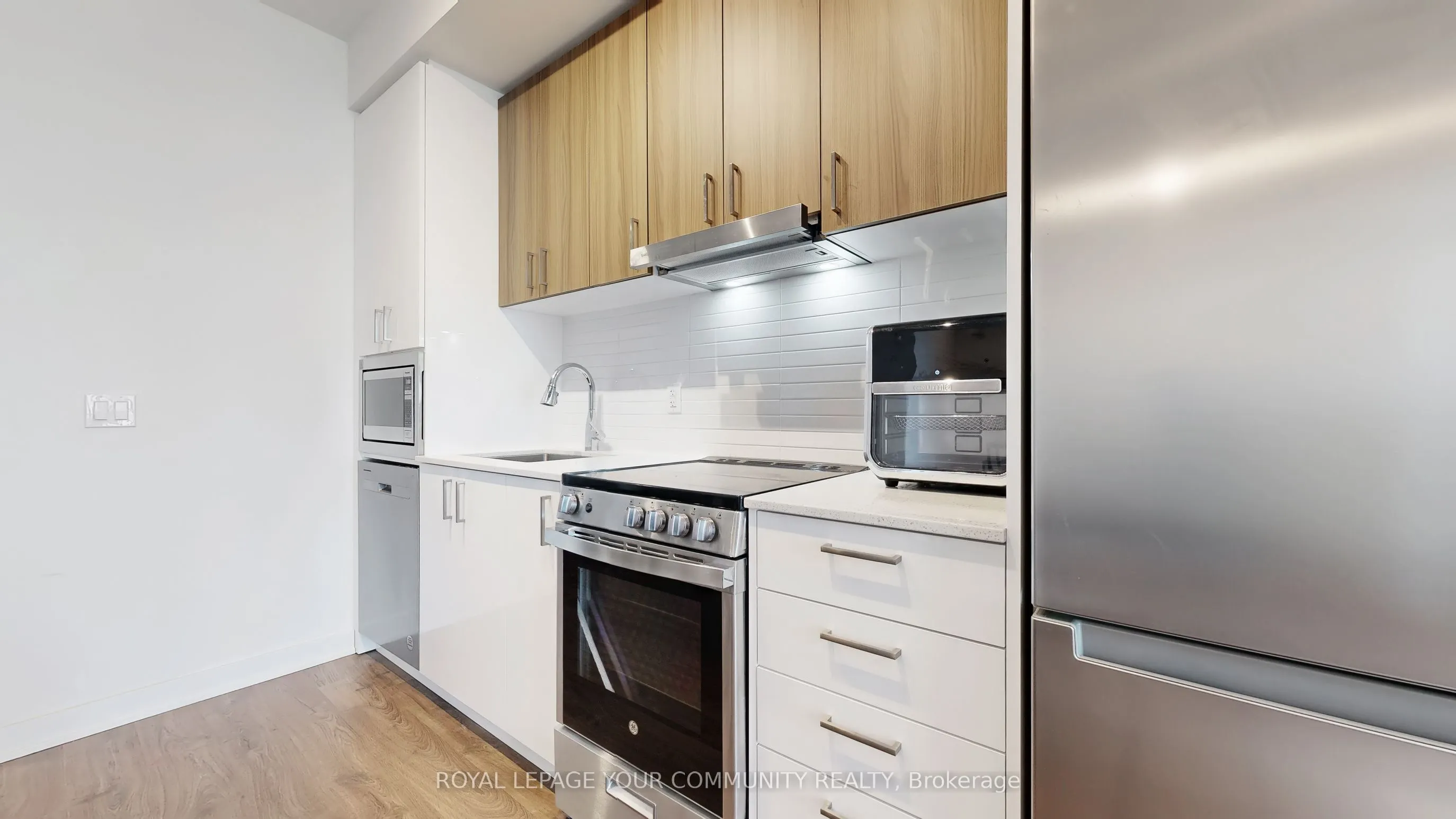 30 Upper Mall Way, #2101