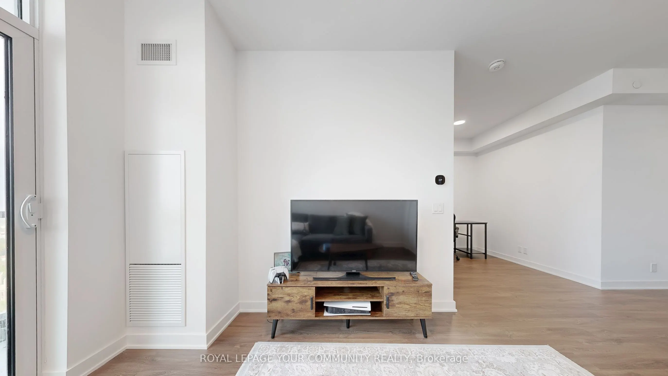30 Upper Mall Way, #2101