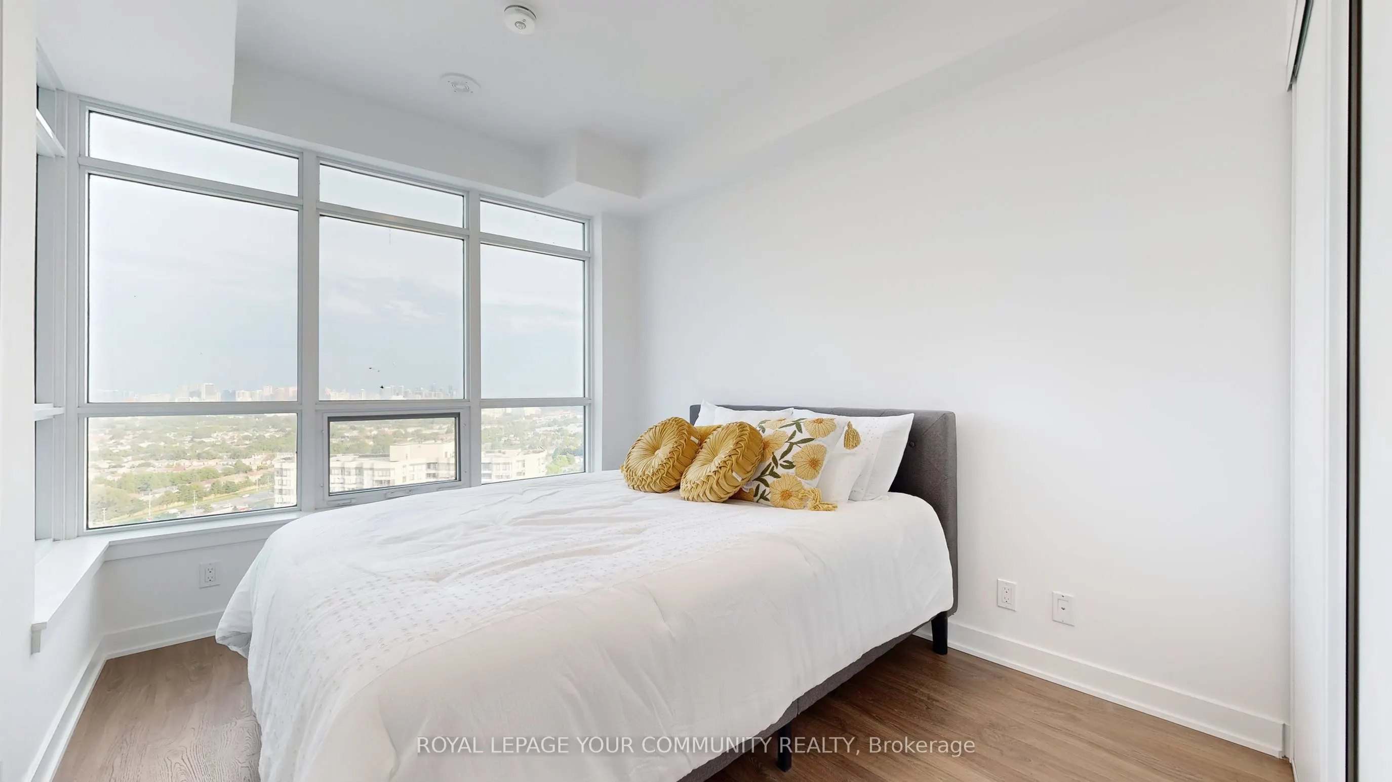30 Upper Mall Way, #2101