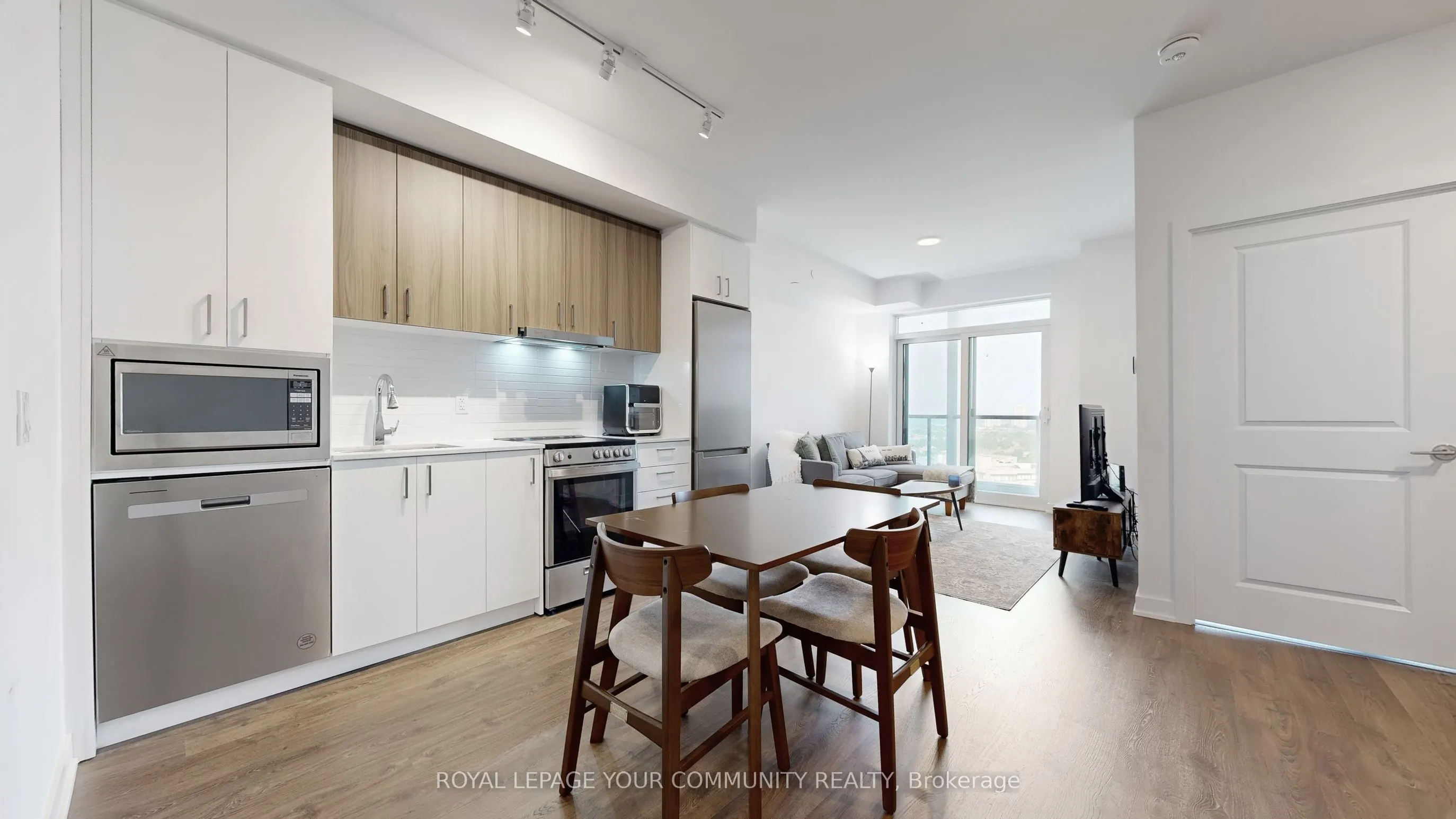 30 Upper Mall Way, #2101