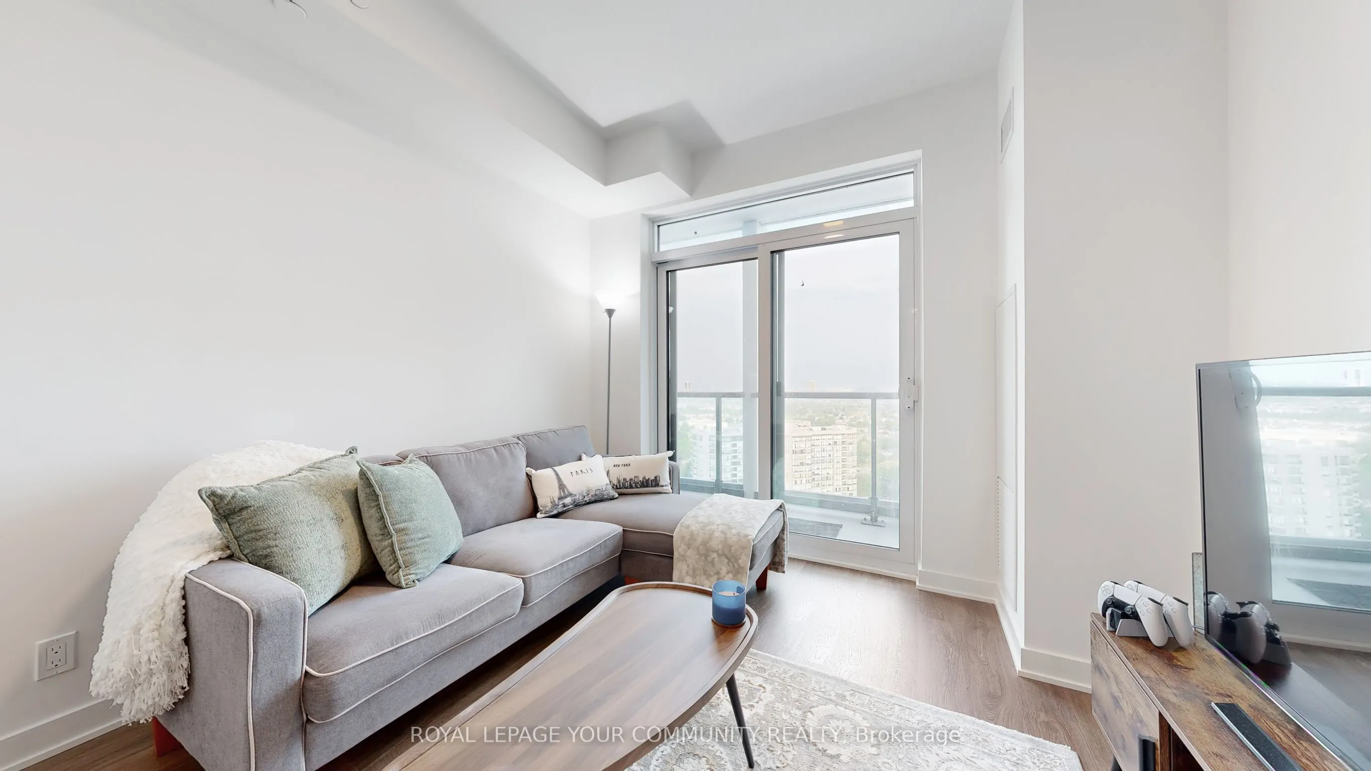 30 Upper Mall Way, #2101