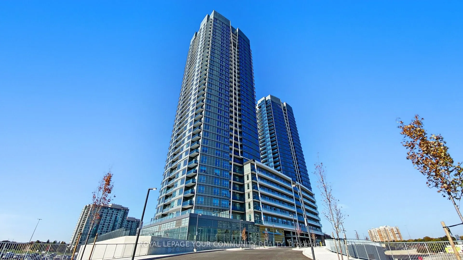 30 Upper Mall Way, #2101