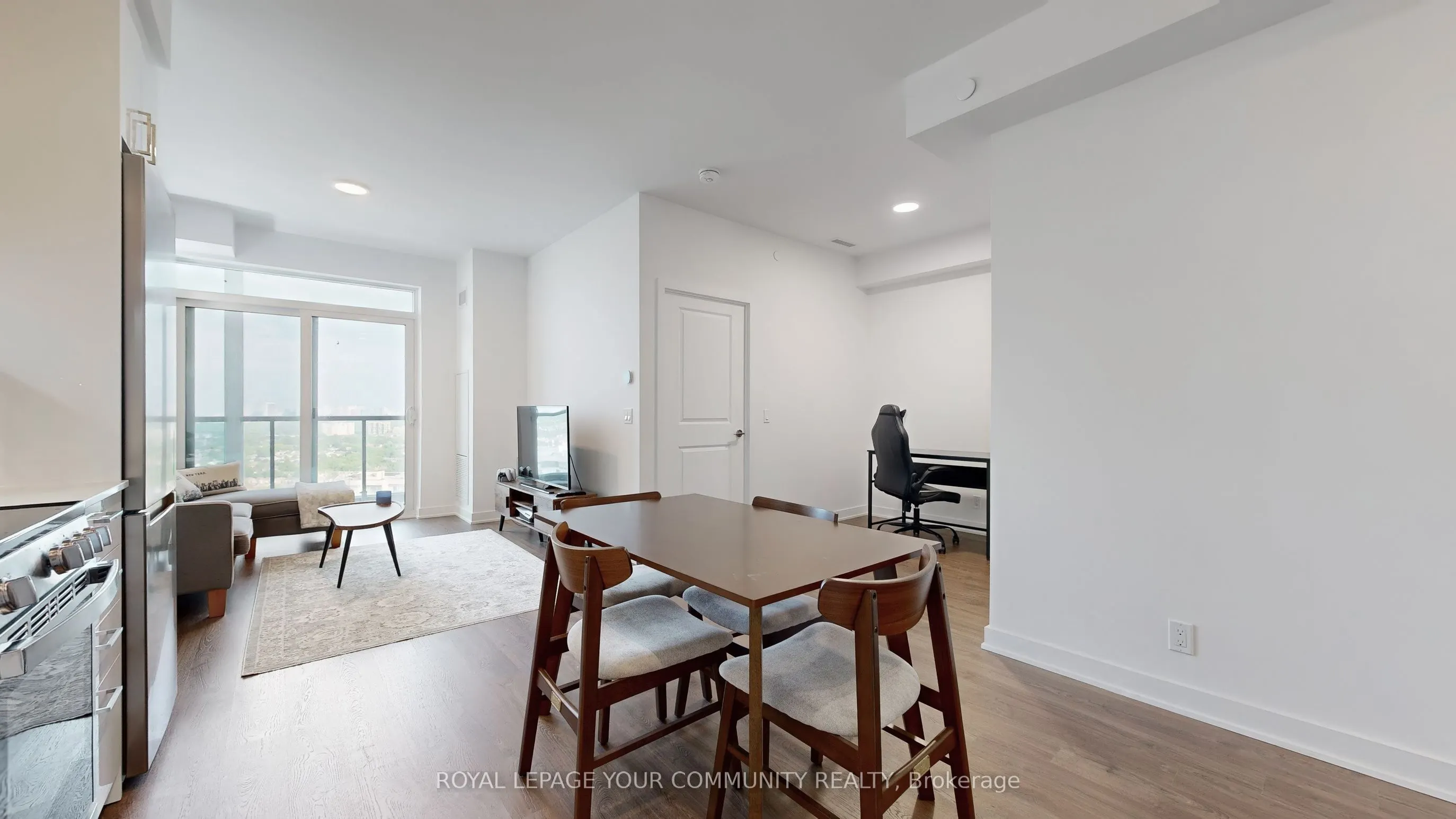 30 Upper Mall Way, #2101
