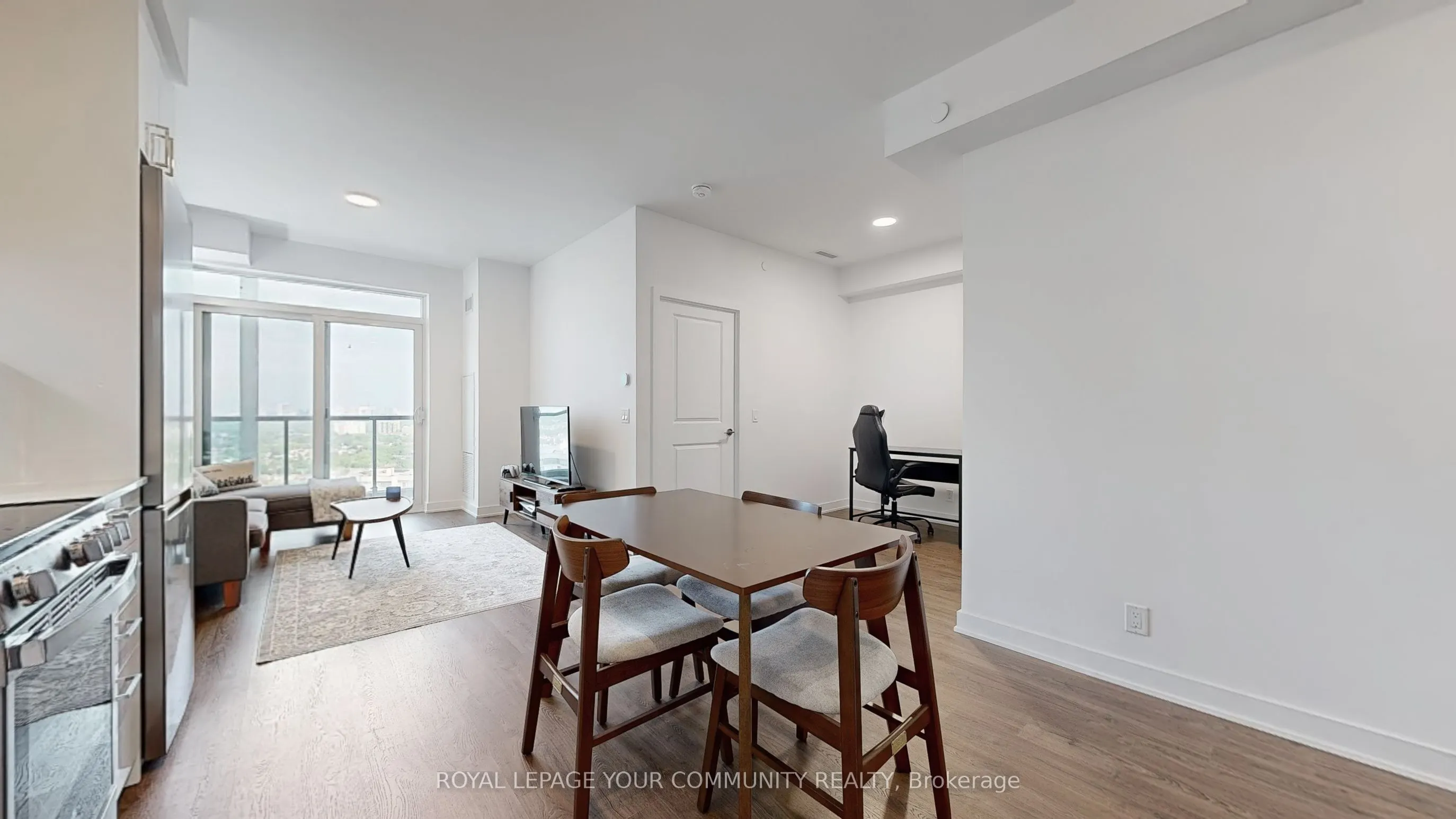 30 Upper Mall Way, #2101