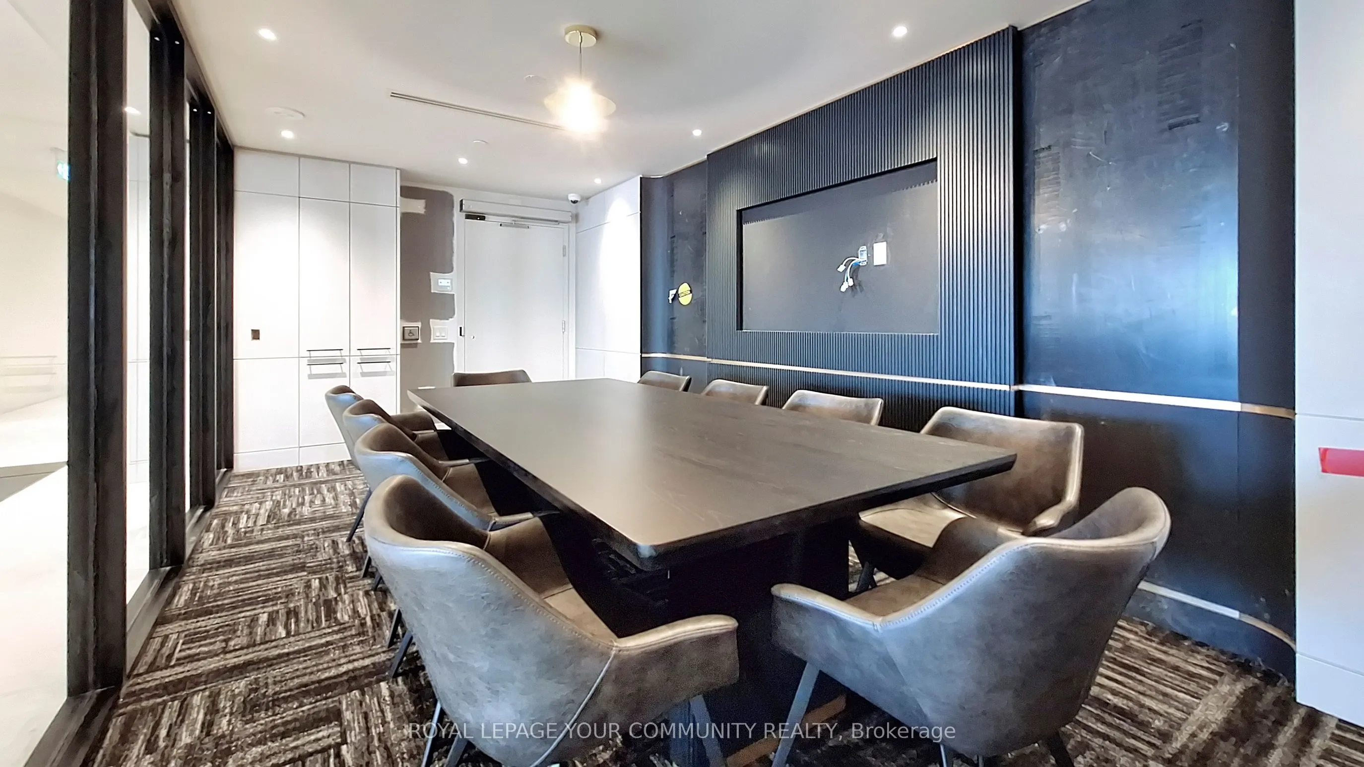 30 Upper Mall Way, #2101