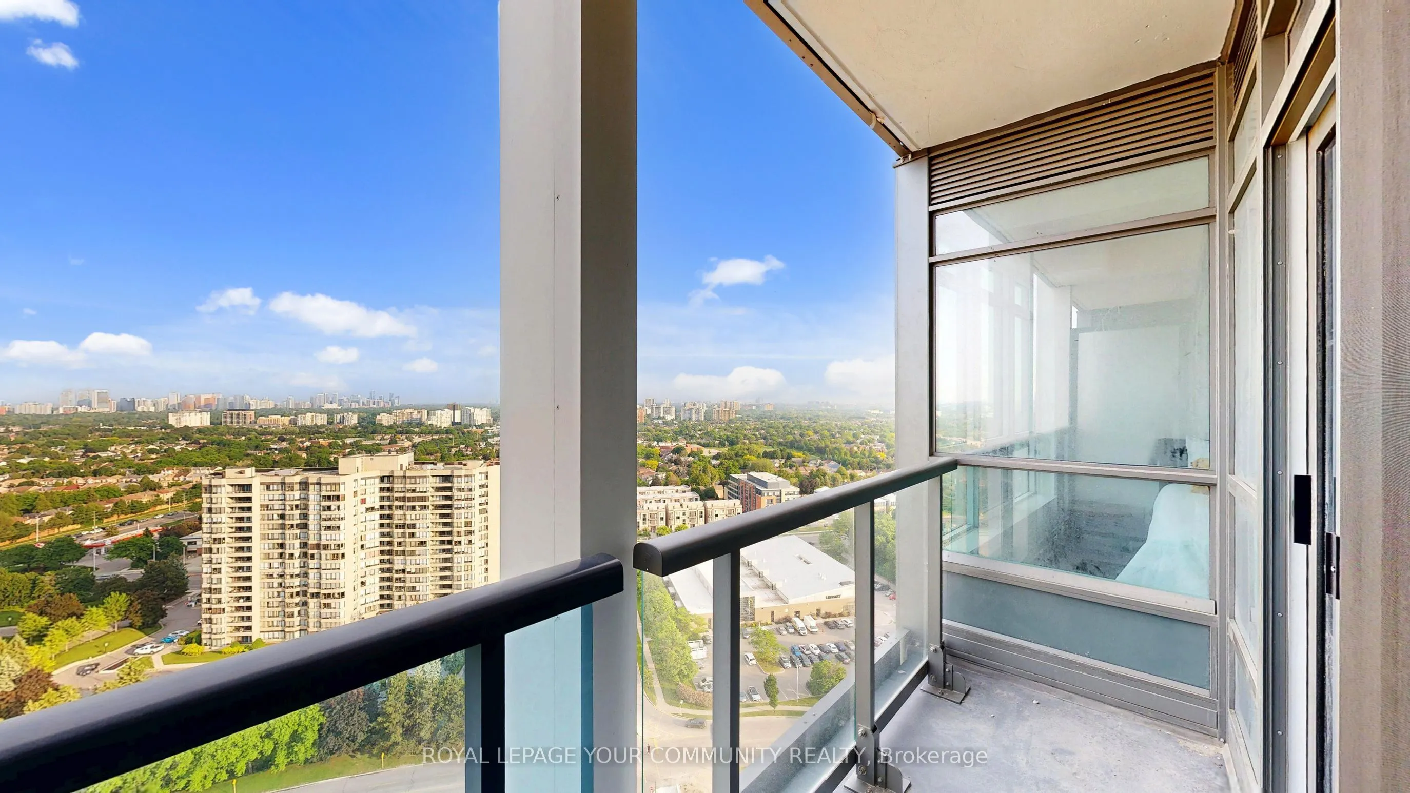 30 Upper Mall Way, #2101