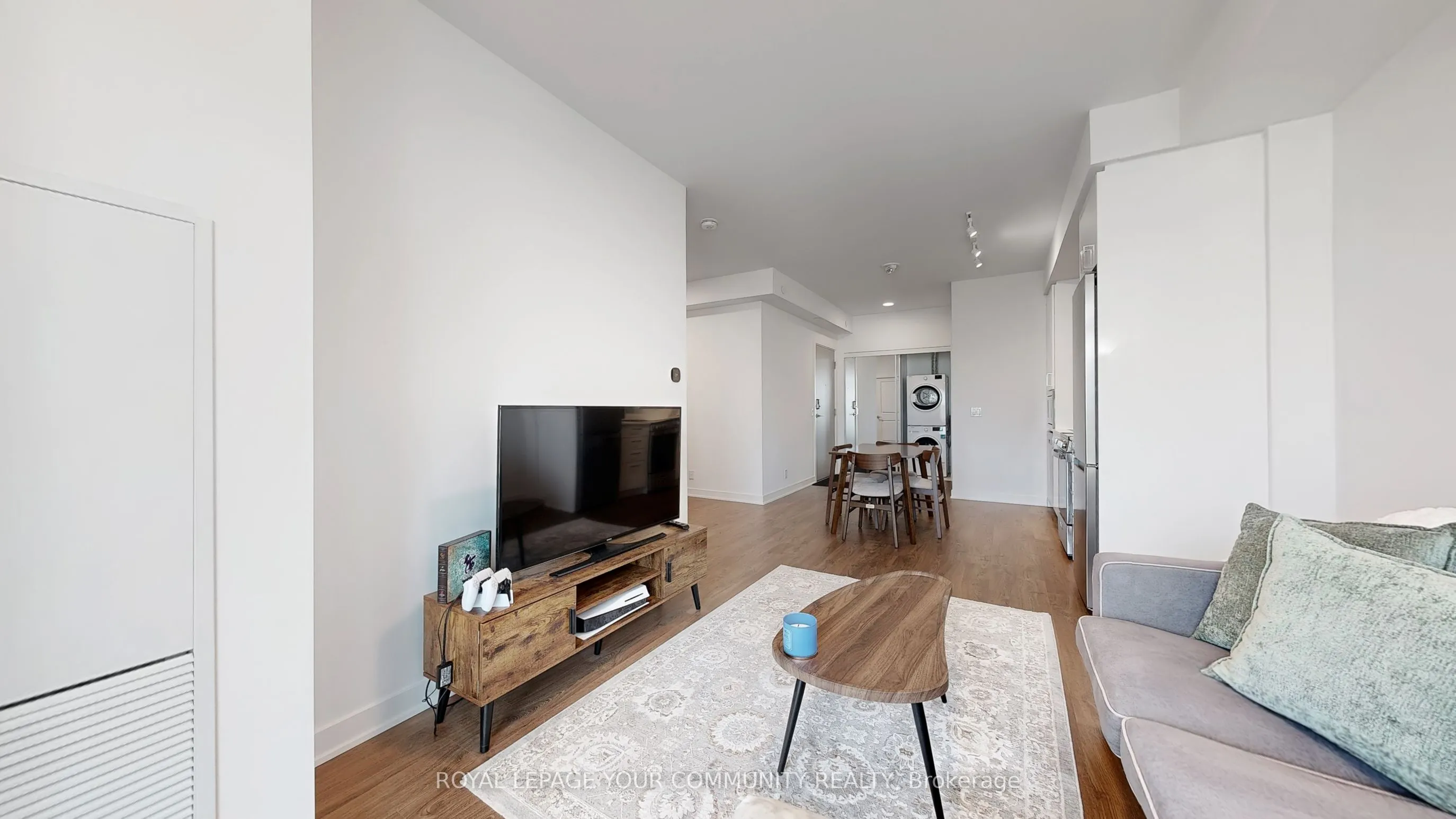 30 Upper Mall Way, #2101