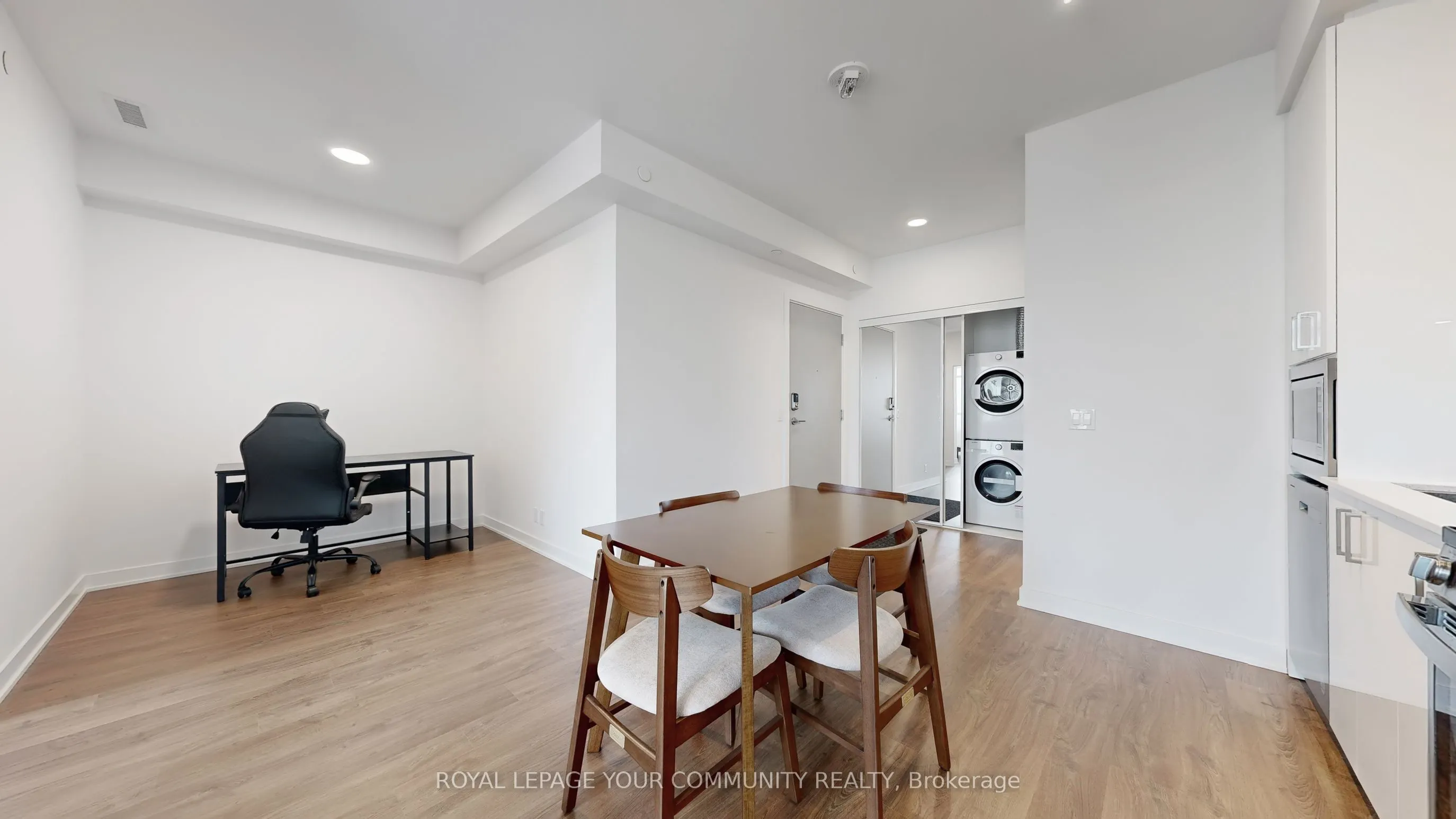 30 Upper Mall Way, #2101