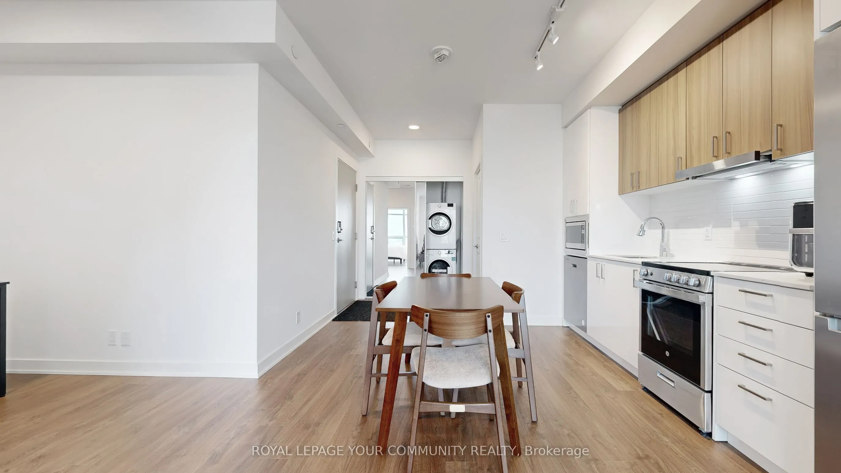 30 Upper Mall Way, #2101