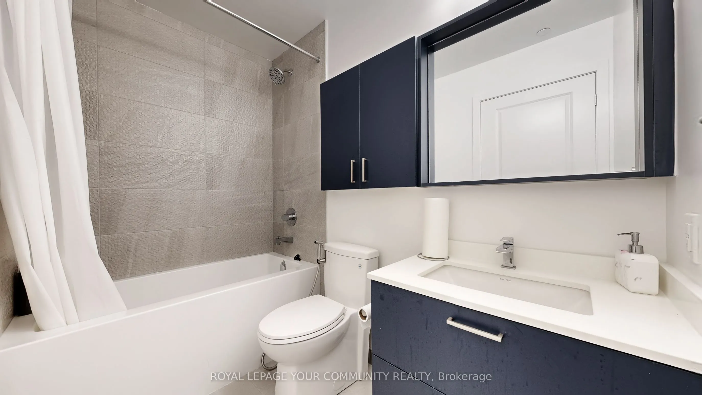 30 Upper Mall Way, #2101