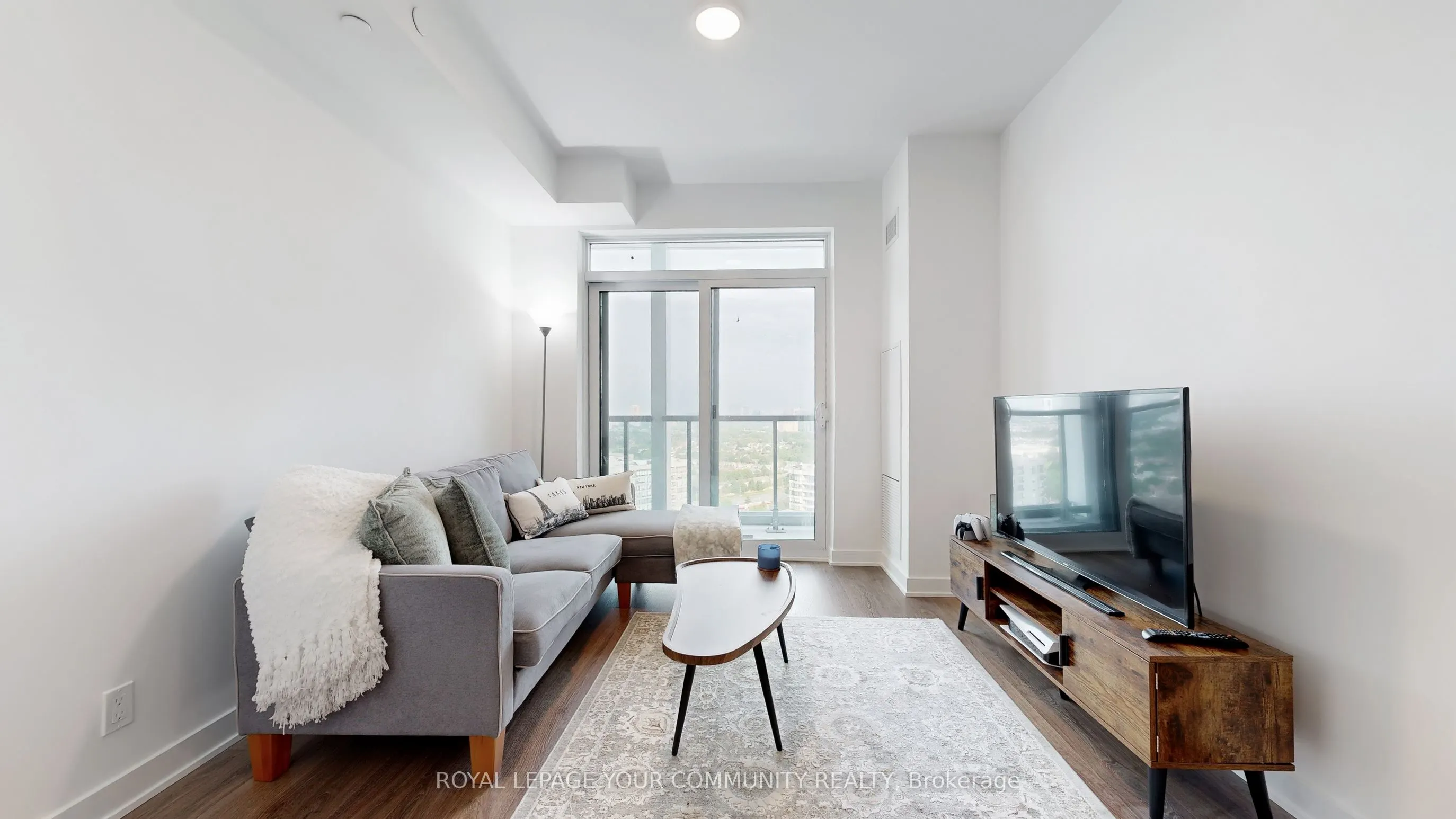 30 Upper Mall Way, #2101